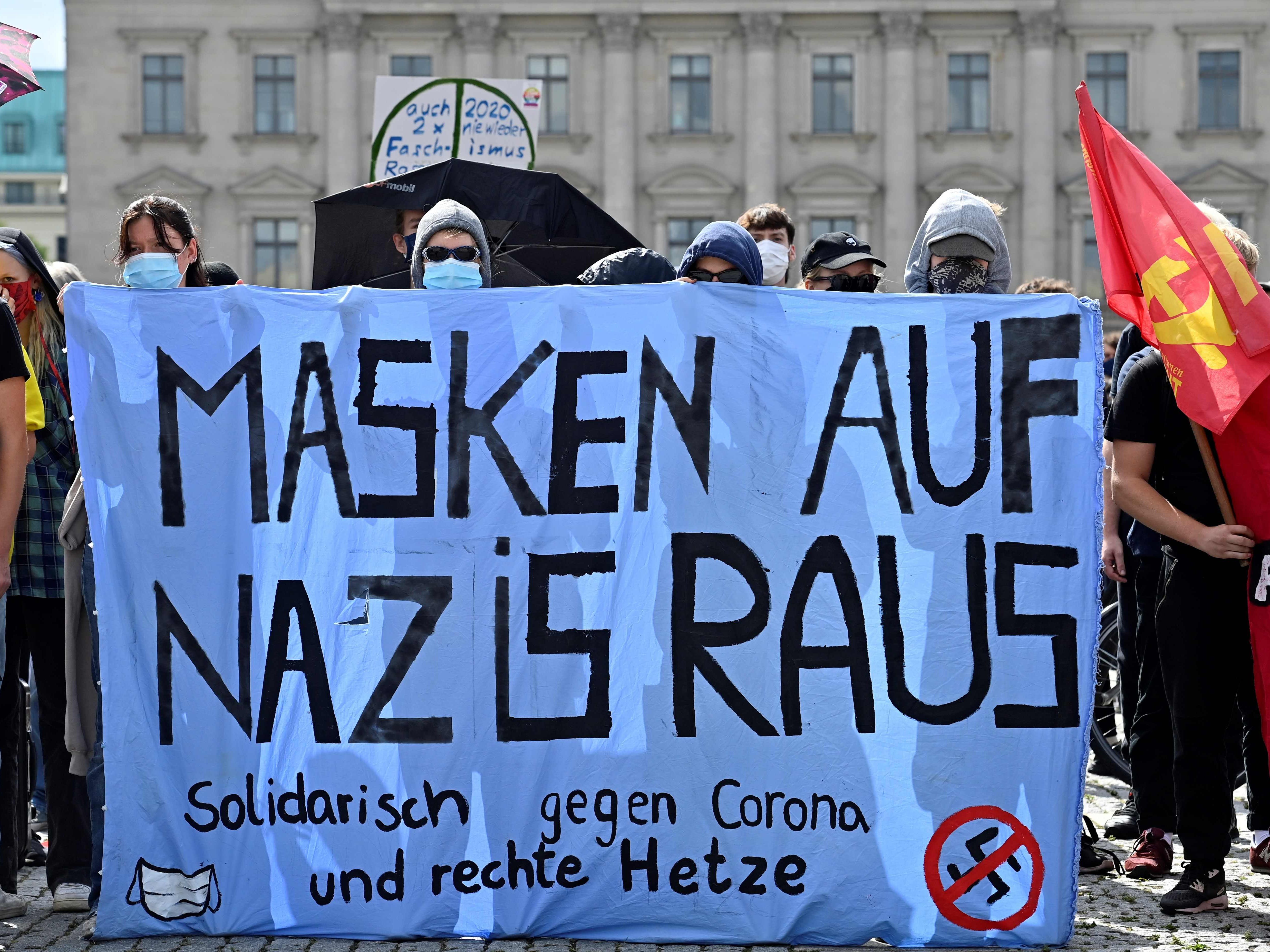 Linksextremismus stuft der Verfassungsschutz als keine ernsthafte Gefahr ein. Linksextremismus stuft der Verfassungsschutz als keine ernsthafte Gefahr ein.