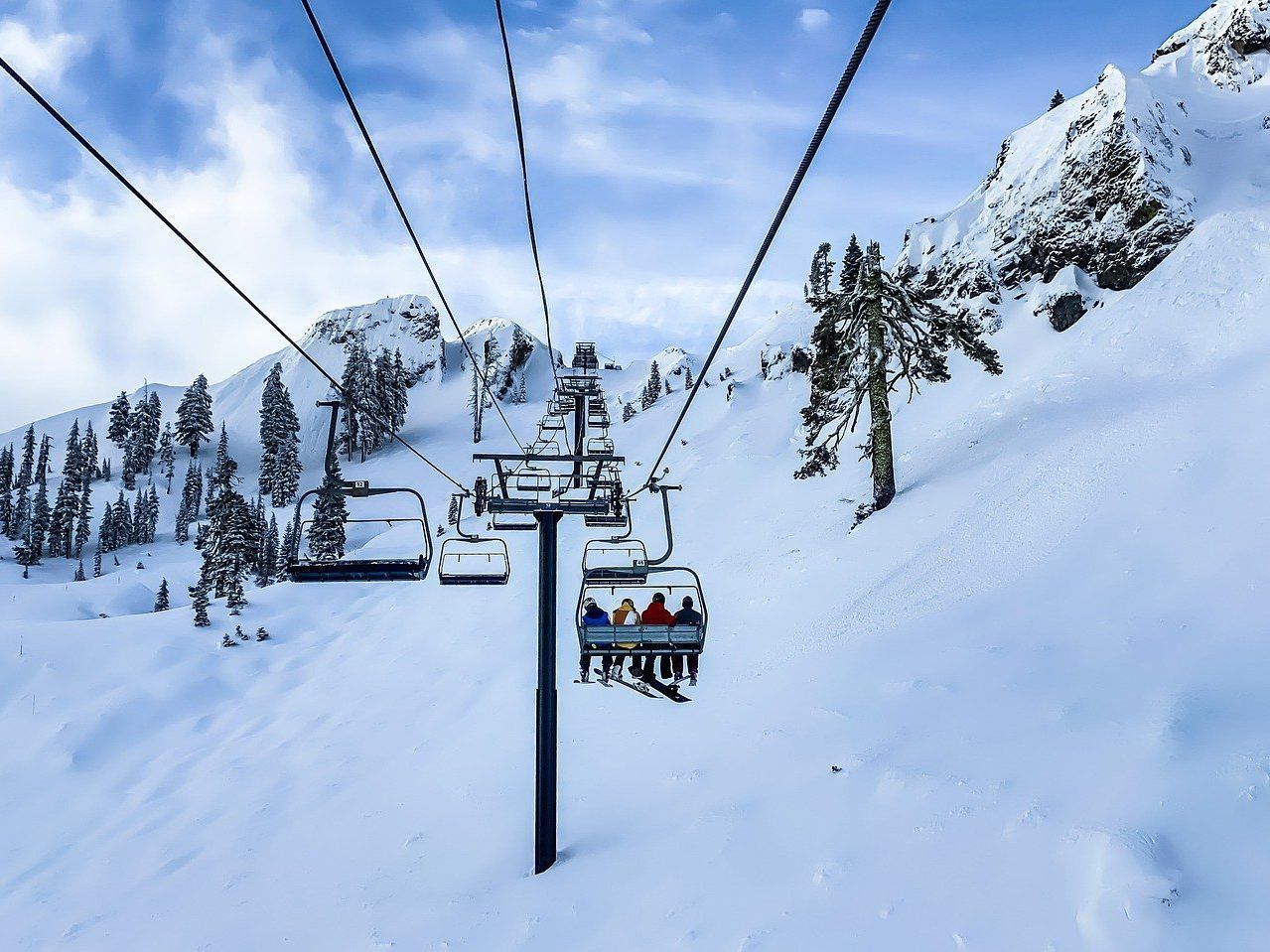 Europaweit koordinierte Ski-Saisoneröffnung wurde von Alpenländern schon im Spätsommer debattiert. Europaweit koordinierte Ski-Saisoneröffnung wurde von Alpenländern schon im Spätsommer debattiert.