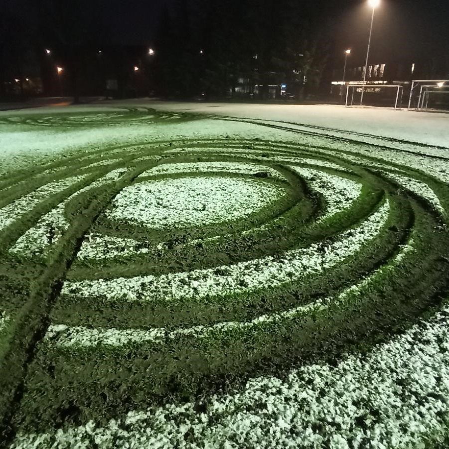 Sportplatz Hatlerdorf ist kaputt
