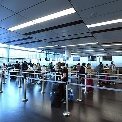 Mehrere Länder kappen Flugverbindungen nach Großbritannien