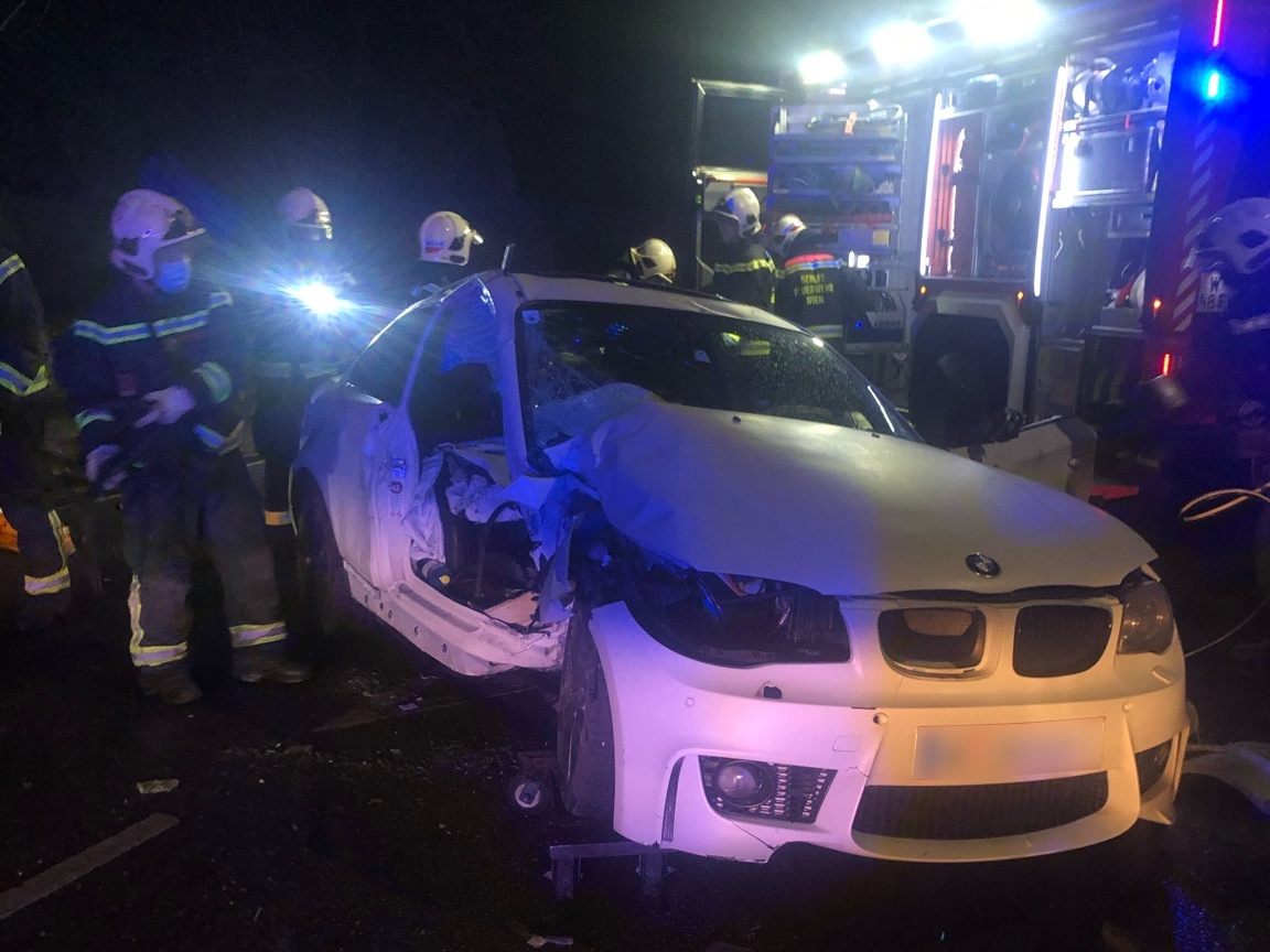 Bei dem Unfall wurden mehrere Personen verletzt. Bei dem Unfall wurden mehrere Personen verletzt.