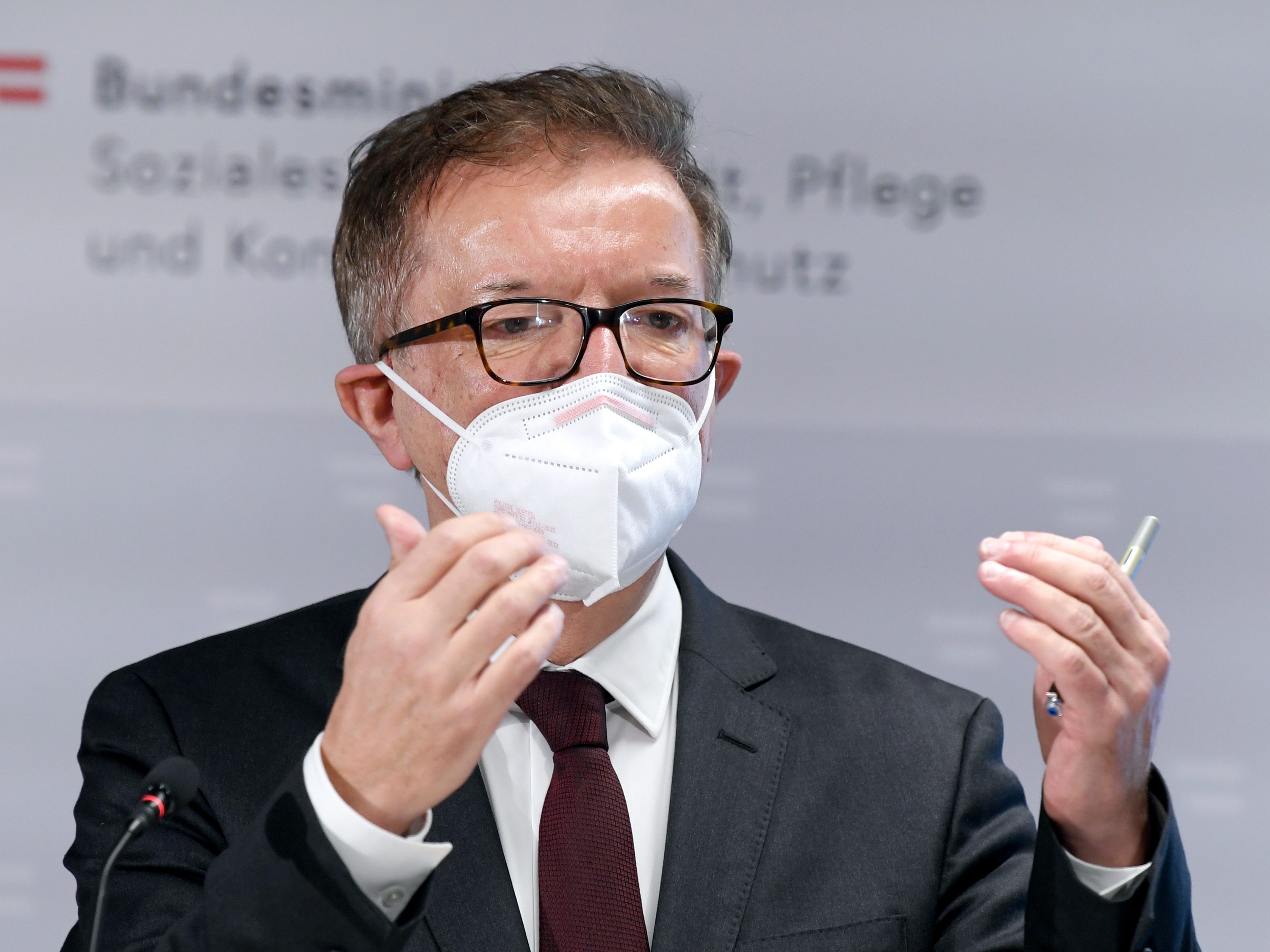Die Entscheidung, sich gegen das Coronavirus impfen zu lassen, soll auf Vernunftebene passieren, so Gesundheitsminister Anschober (Grüne). Die Entscheidung, sich gegen das Coronavirus impfen zu lassen, soll auf Vernunftebene passieren, so Gesundheitsminister Anschober (Grüne).