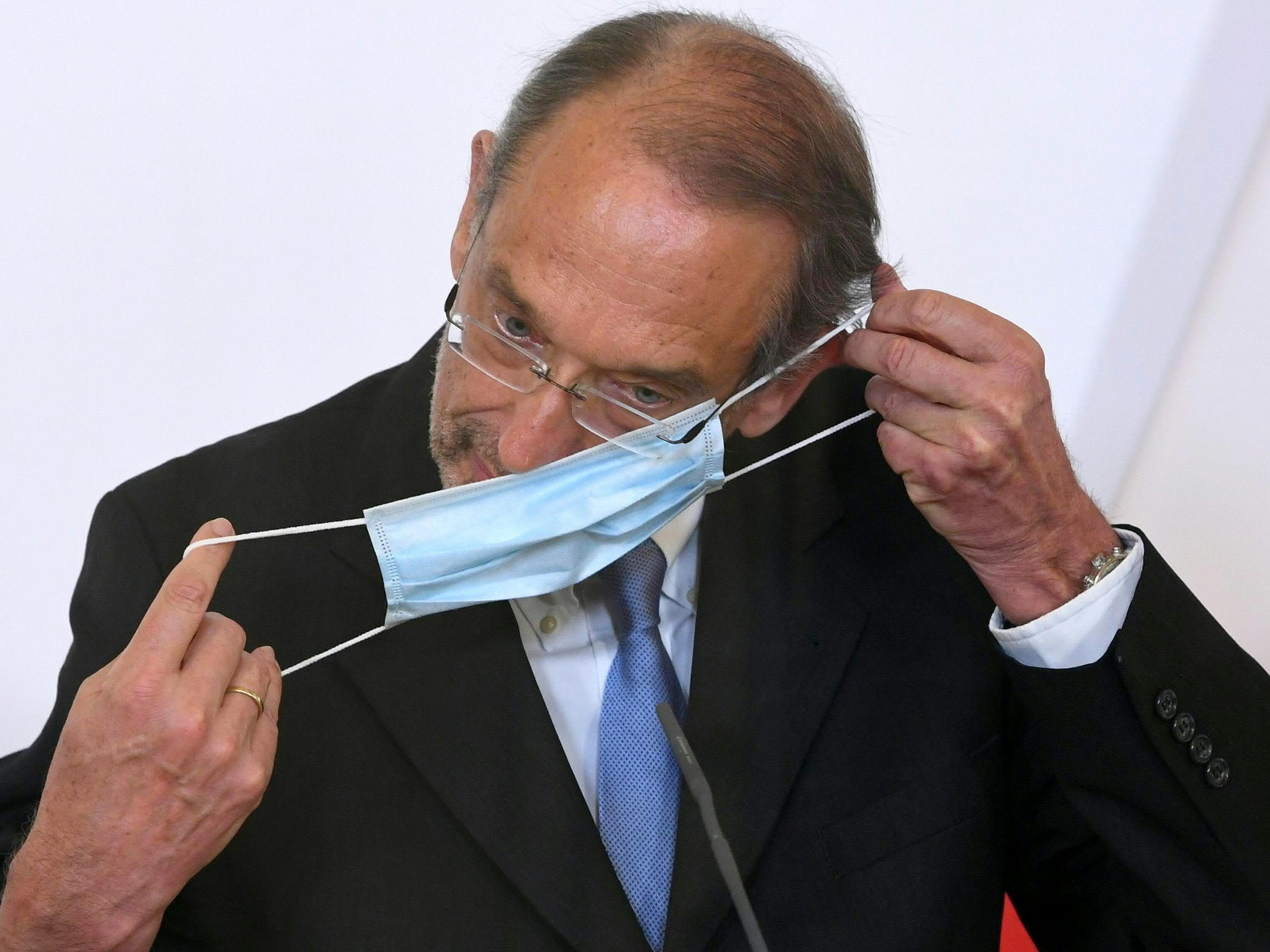 Der Bildungsminister verteidigte die Maskenpflicht im Unterricht. Der Bildungsminister verteidigte die Maskenpflicht im Unterricht.