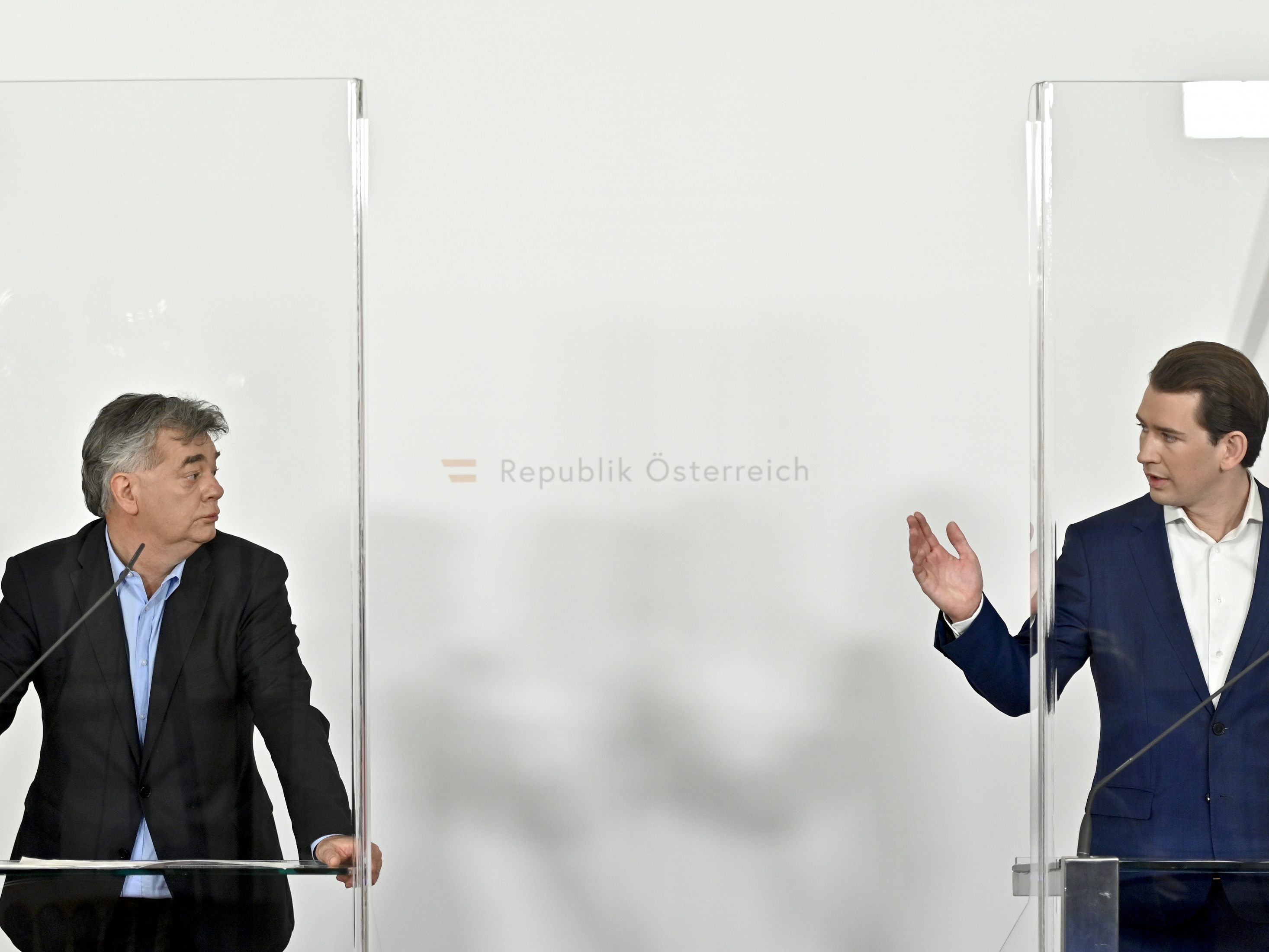 Vizekanzler Werner Kogler (L/Grüne) war mit der Art der Kommunikation von Reisebeschränkungen durch Bundeskanzler Sebastian Kurz (ÖVP) unzufrieden Vizekanzler Werner Kogler (L/Grüne) war mit der Art der Kommunikation von Reisebeschränkungen durch Bundeskanzler Sebastian Kurz (ÖVP) unzufrieden