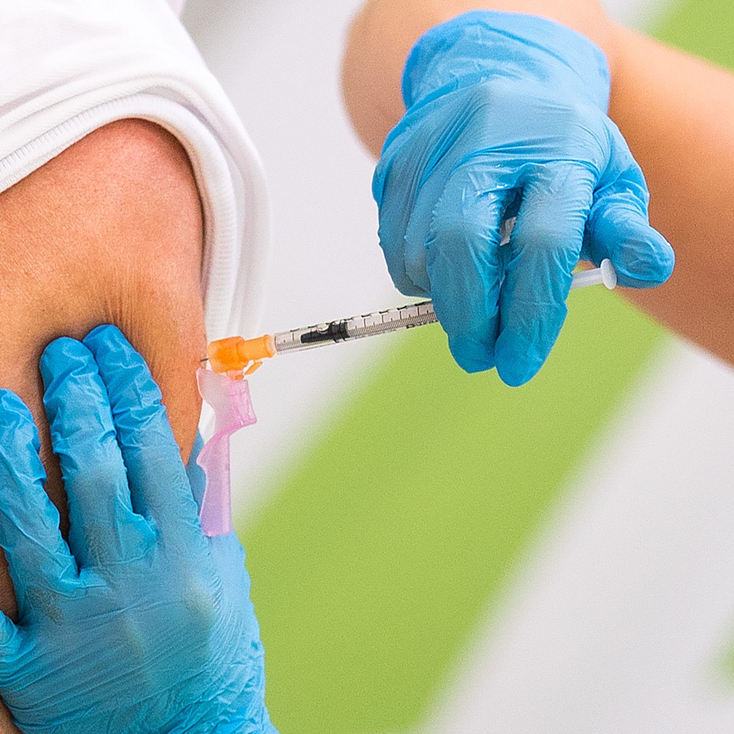 Eine Corona-Impfung muss bei Krebspatienten individuell abgesprochen werden.