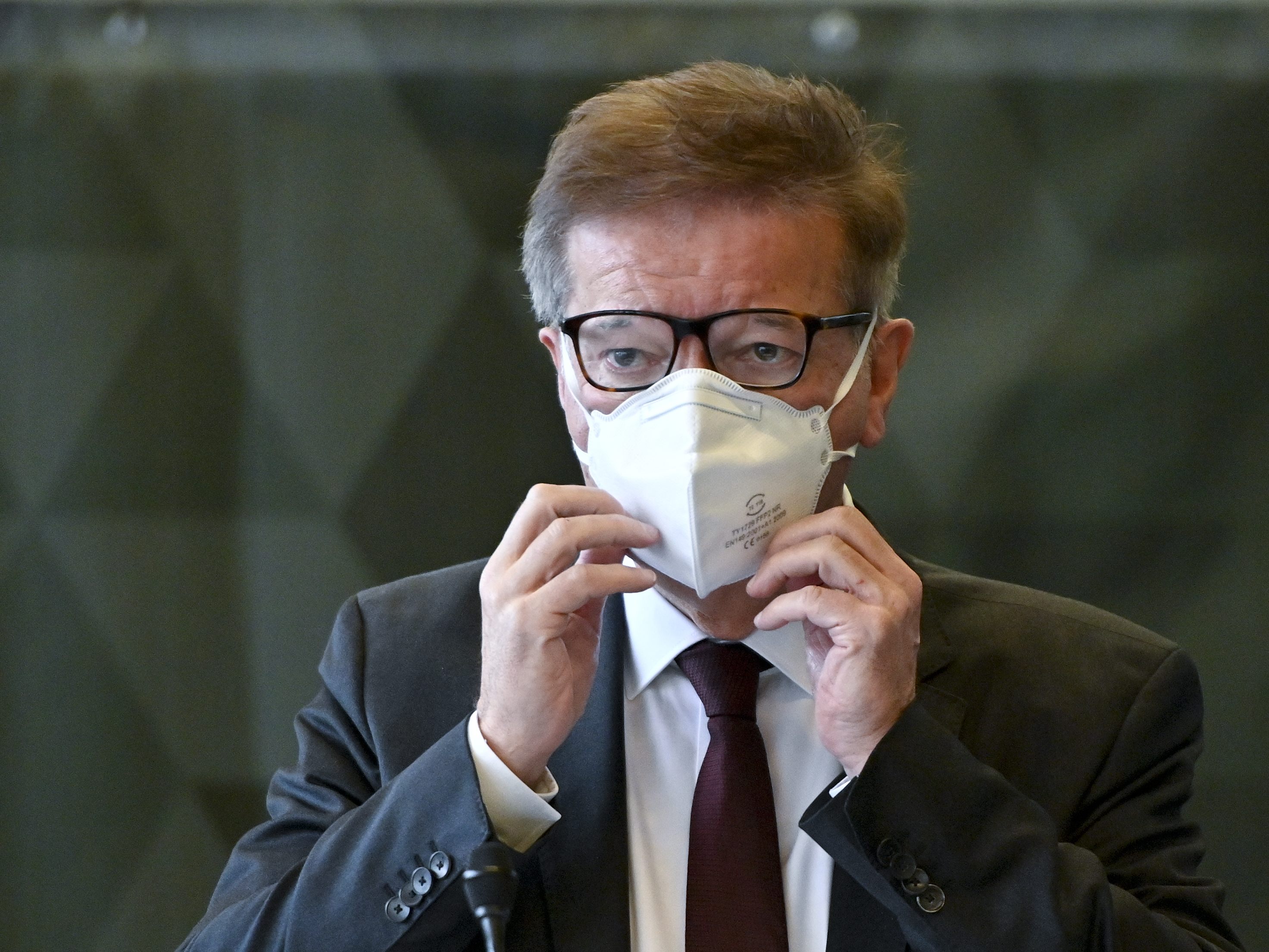 Gesundheitsminister zeigt sich erfreut über den Start der Massentests.