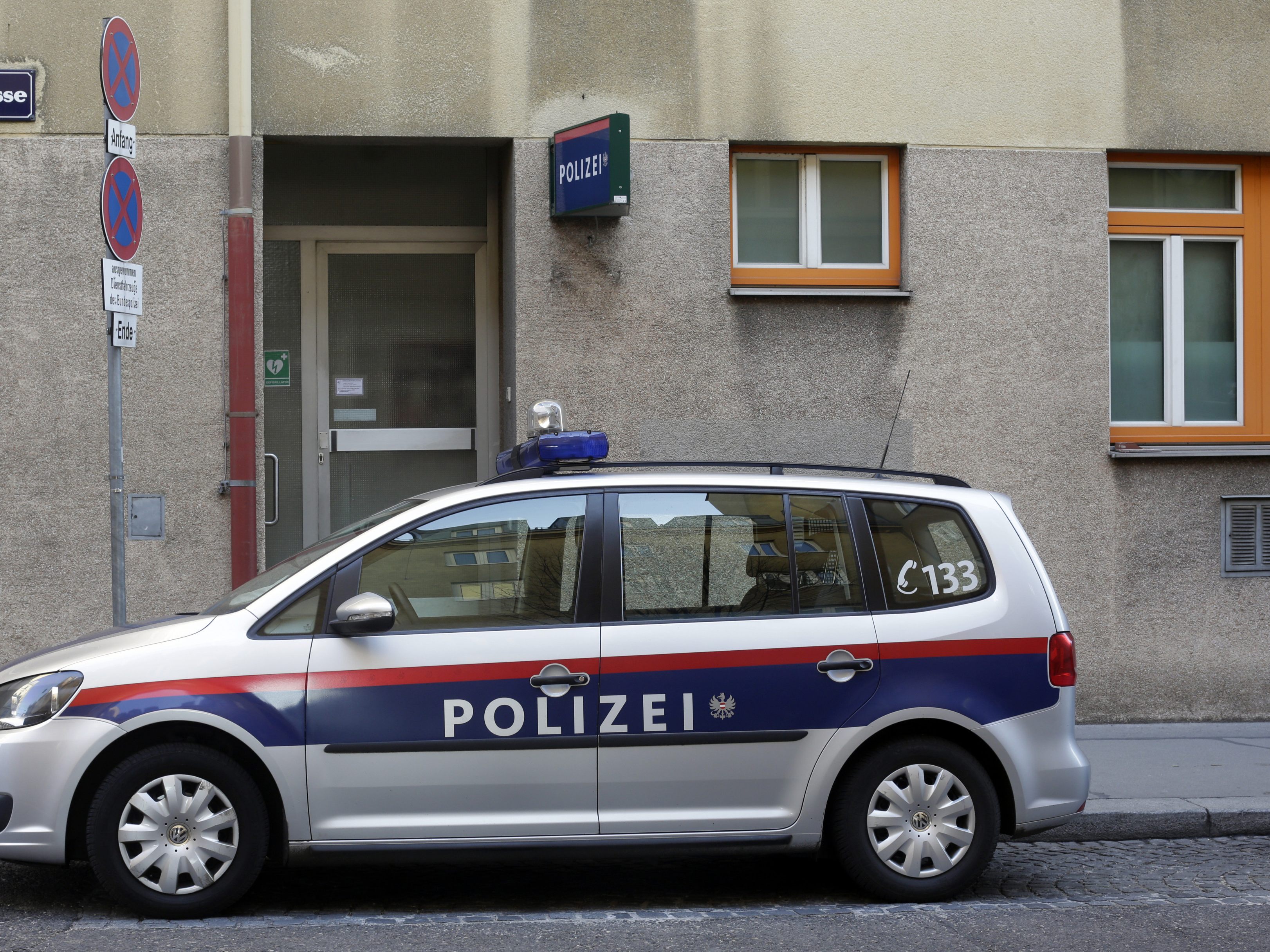 Die Wiener Polizei suchte einen "falschen Polizisten" Die Wiener Polizei suchte einen "falschen Polizisten"