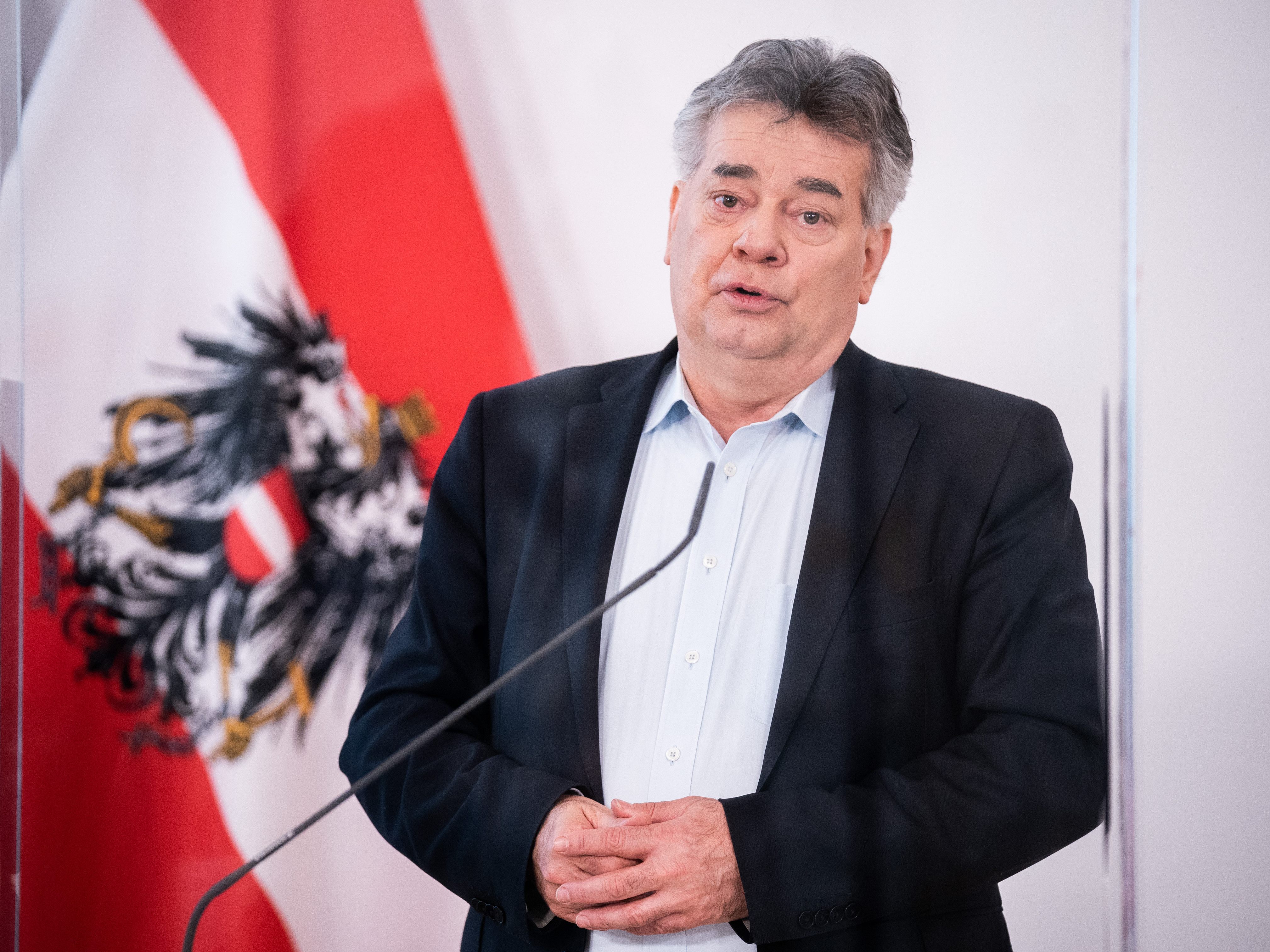 Bei den Reisebeschränkungen ist Kogler strenger als die ÖVP. Bei den Reisebeschränkungen ist Kogler strenger als die ÖVP.