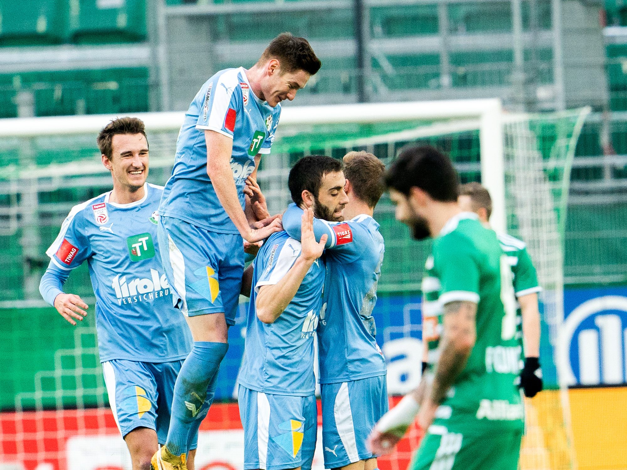 Deftiger RÜckschlag für Rapid Wien auch in der Liga. Deftiger RÜckschlag für Rapid Wien auch in der Liga.