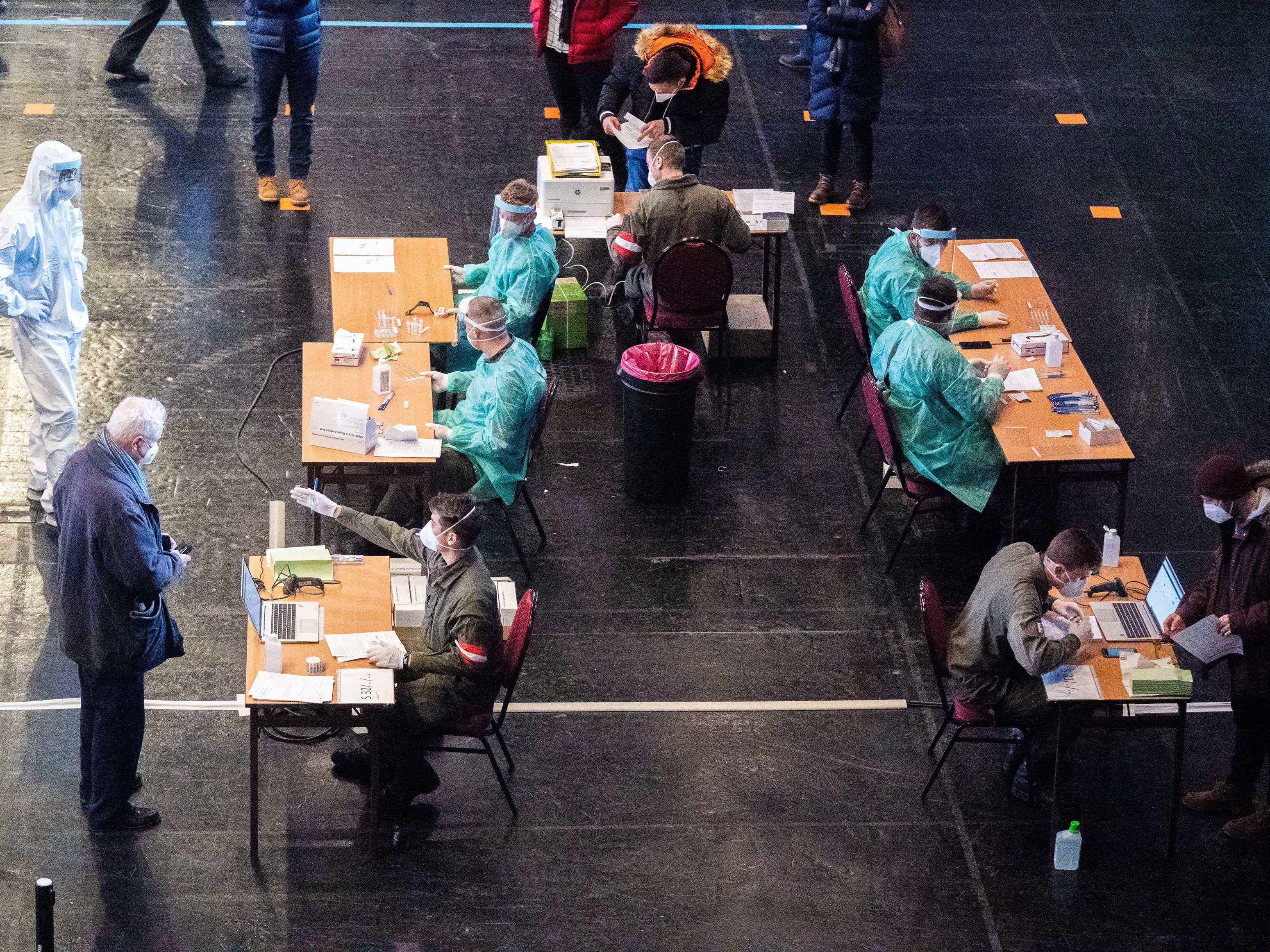 58 Personen absolvierten nach einem positiven Schnelltest in Wien auch einen PCR-Test. 58 Personen absolvierten nach einem positiven Schnelltest in Wien auch einen PCR-Test.