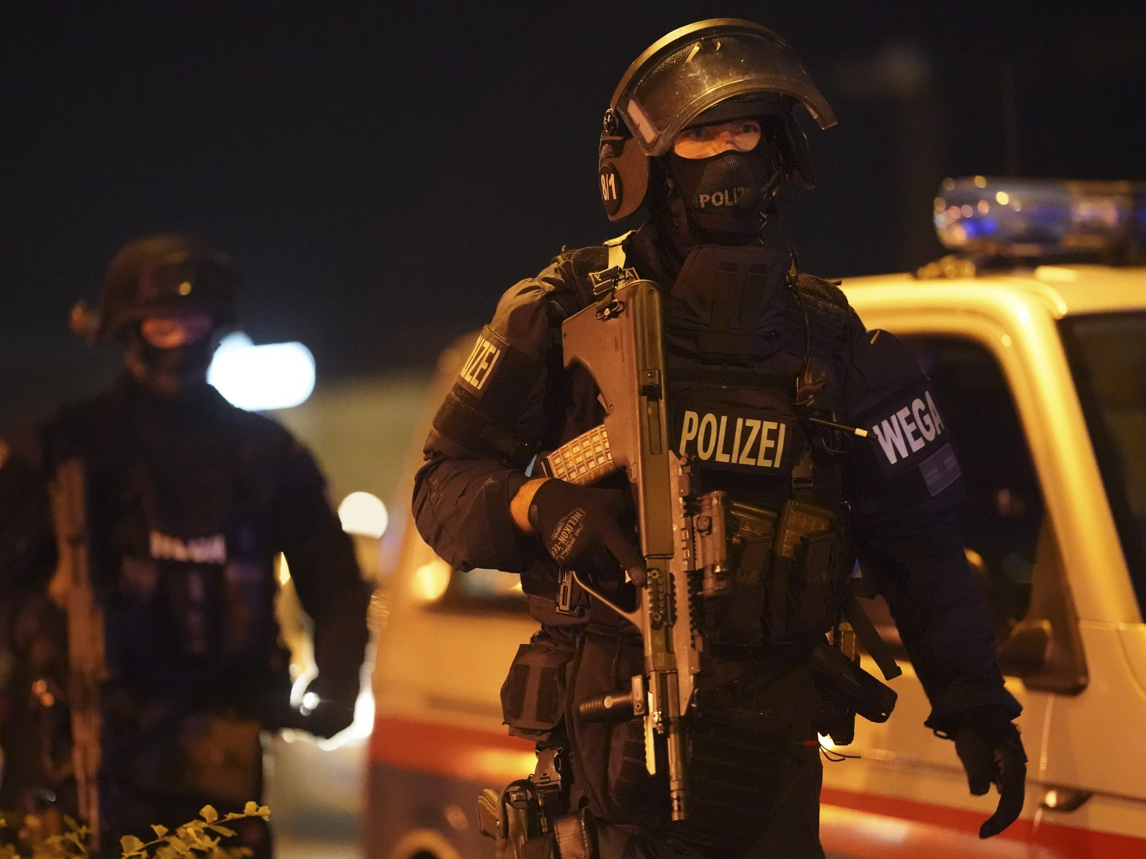Die bewaffneten Jugendlichen lösten einen Großeinsatz in der Wiener Innenstadt aus. Die bewaffneten Jugendlichen lösten einen Großeinsatz in der Wiener Innenstadt aus.