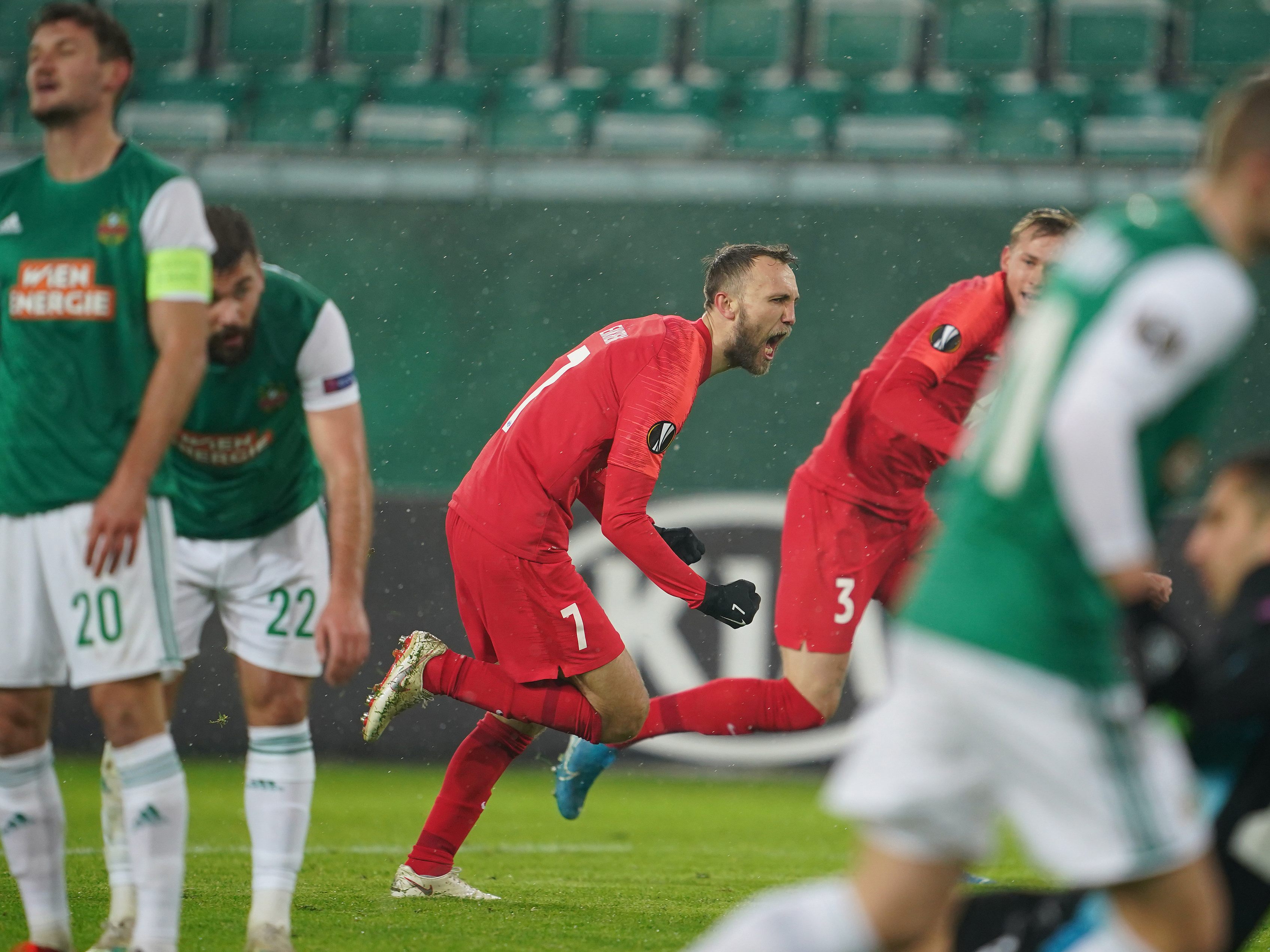 Rapid Wien verpasst den Europa League-Aufstieg. Rapid Wien verpasst den Europa League-Aufstieg.