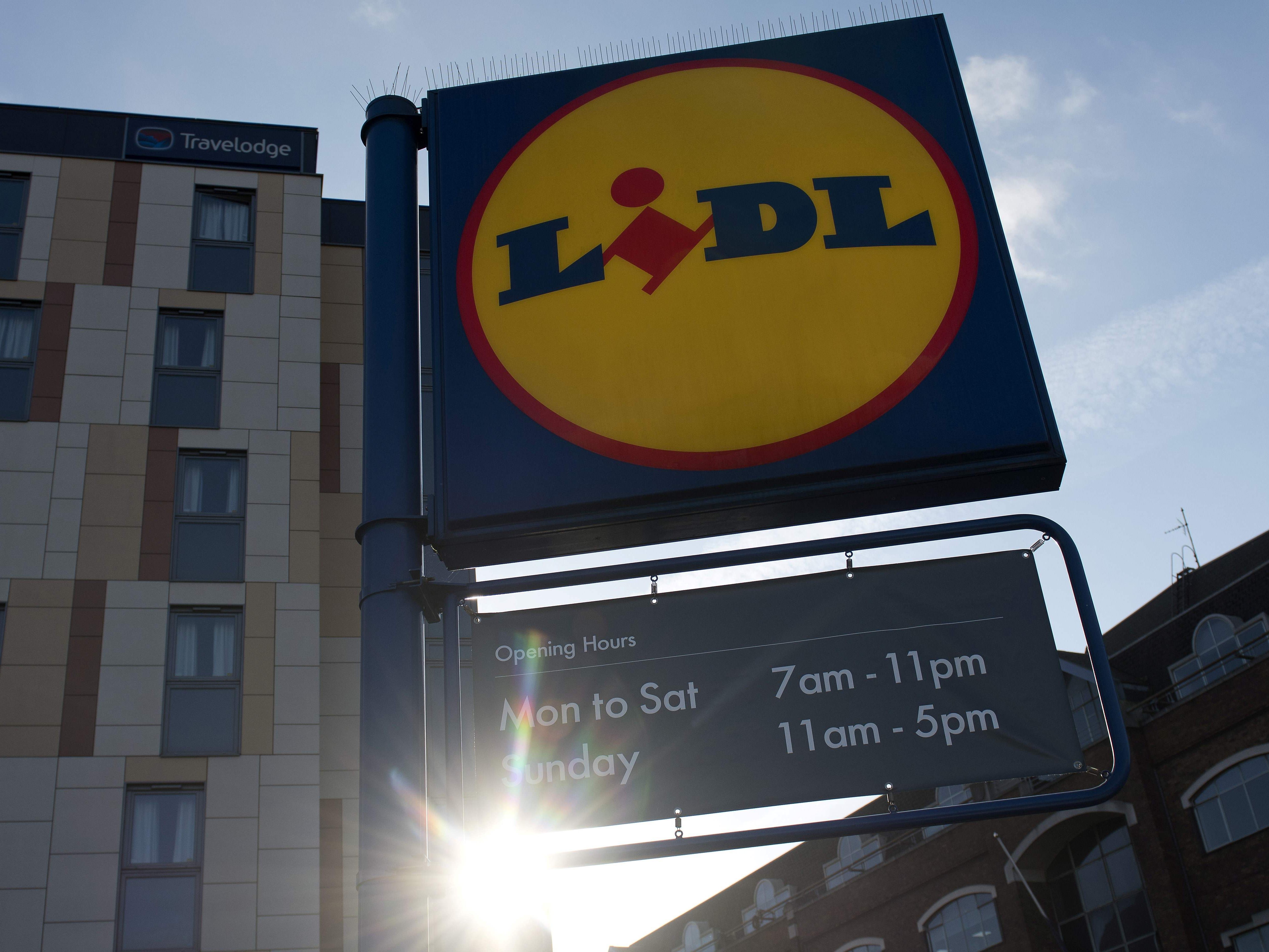 Der Diskonter Lidl fordert als erster großer Lebensmittelhändler in Österreich die Einführung von Plastik-Pfand. Der Diskonter Lidl fordert als erster großer Lebensmittelhändler in Österreich die Einführung von Plastik-Pfand.