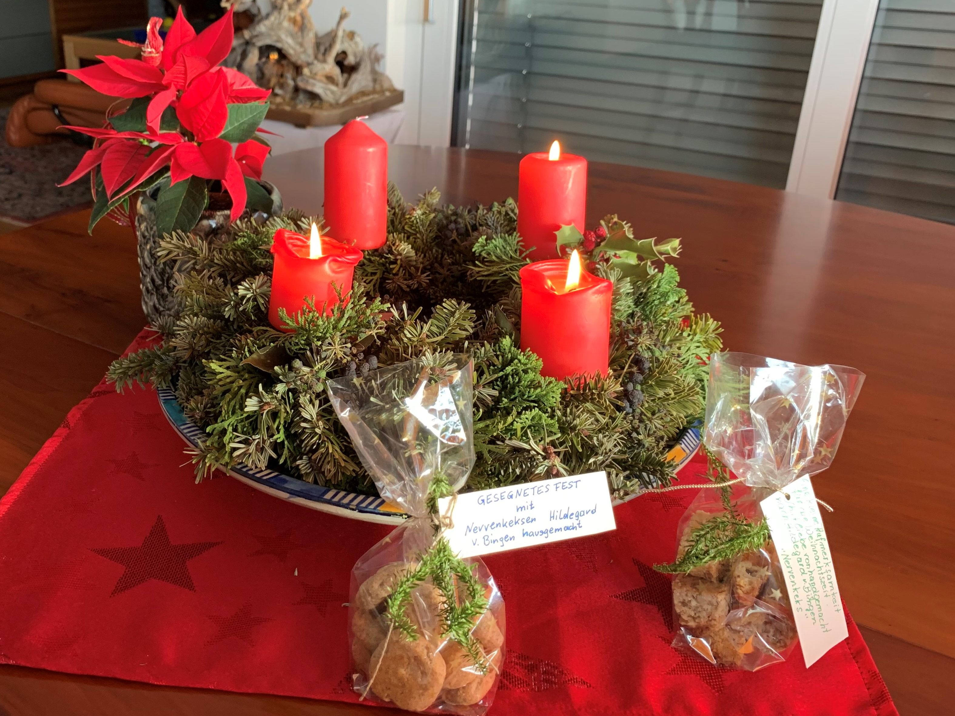 Adventkranz mit den "Nervenkeksen"
