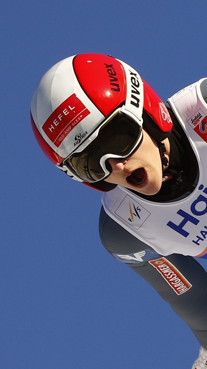 Skispringerin Eva Pinkelnig