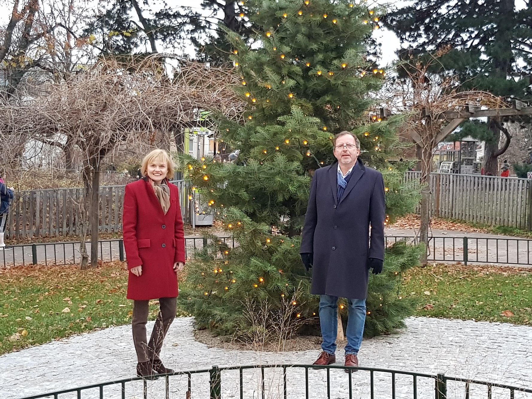Ab sofort hat Ober St. Veit einen eigenen Christbaum.