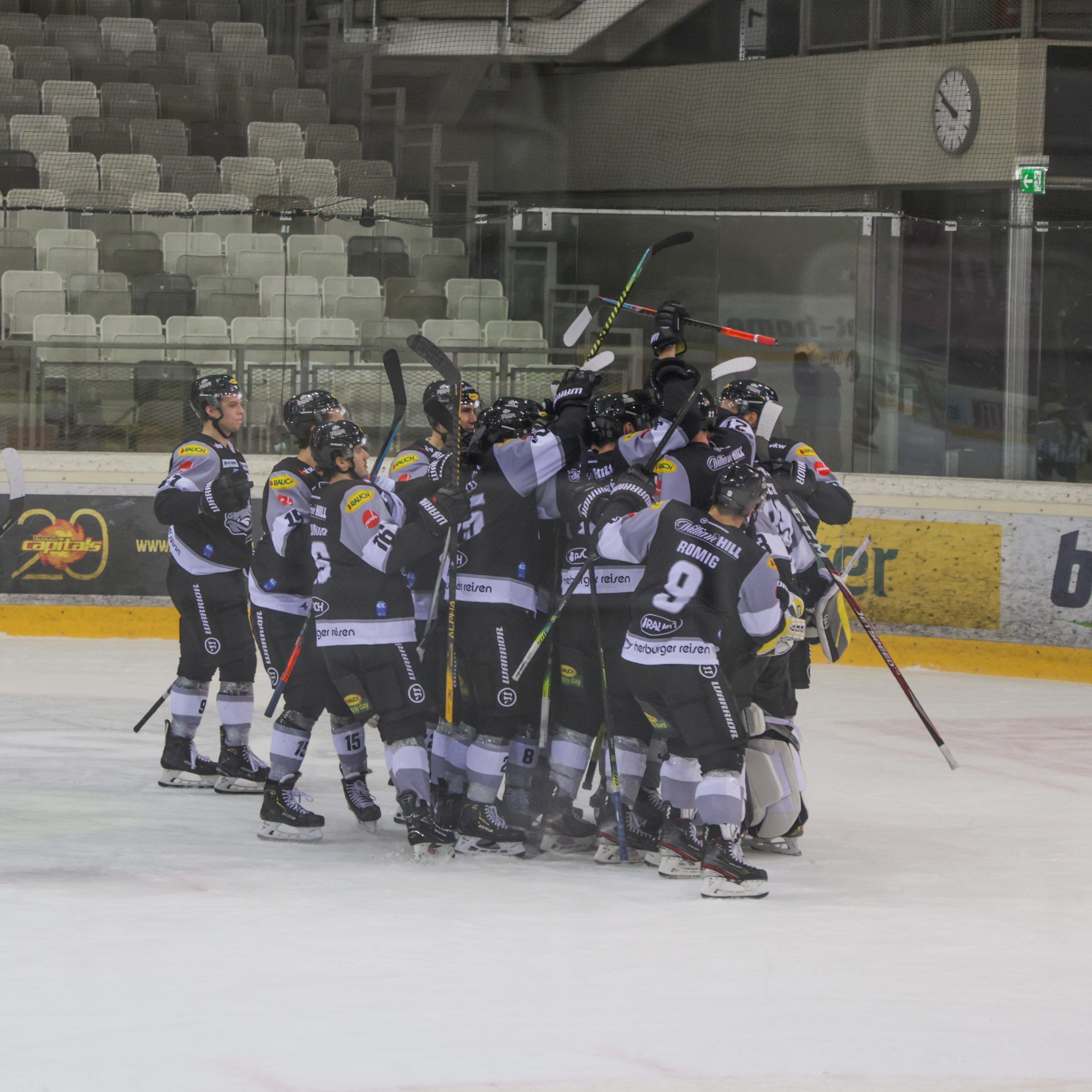 Die Bulldogs jubelten heute über den ersten Saisonsieg gegen Innsbruck.