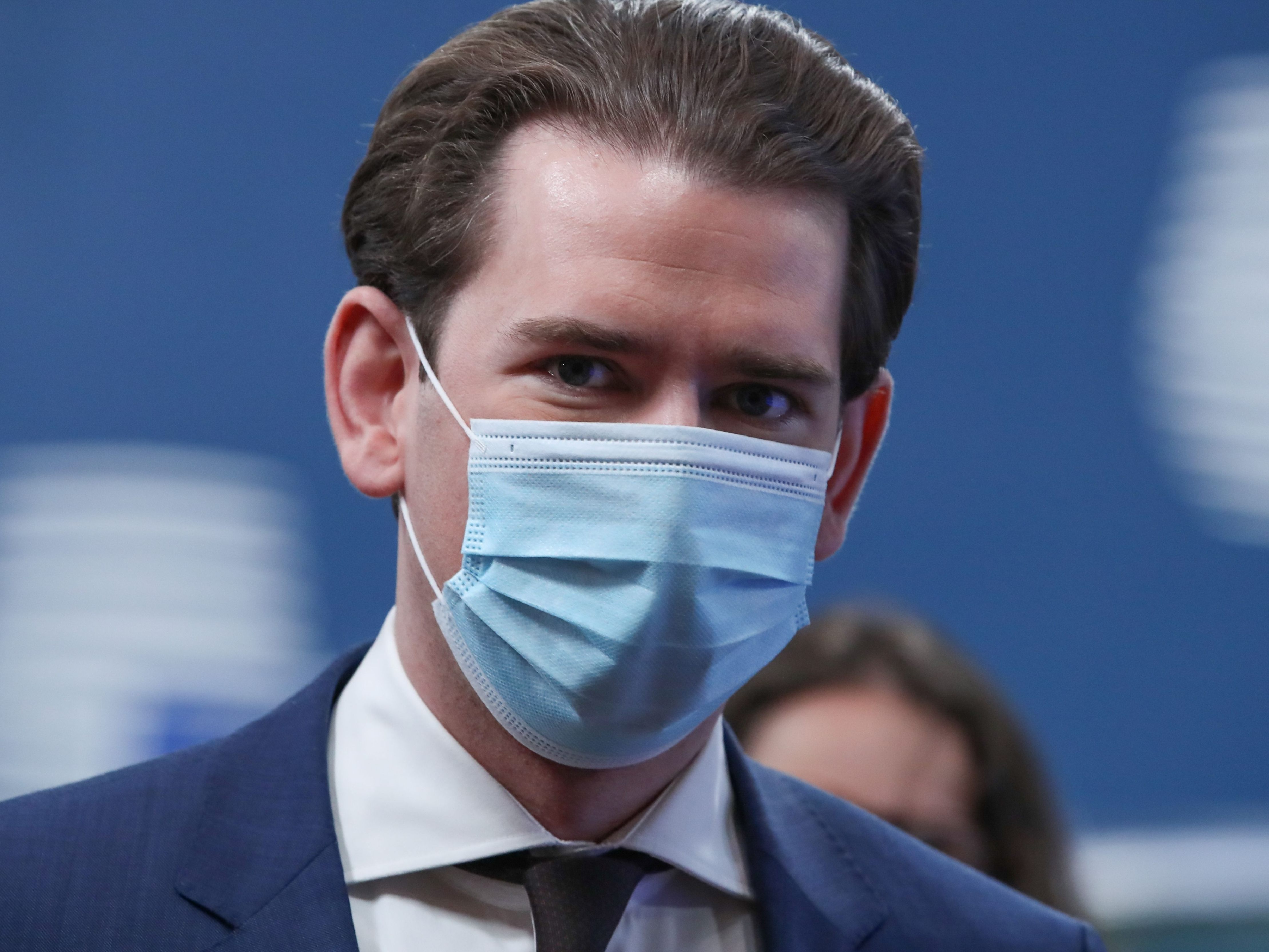 KAnzler Kurz tritt am Freitagabend live vor die Presse.