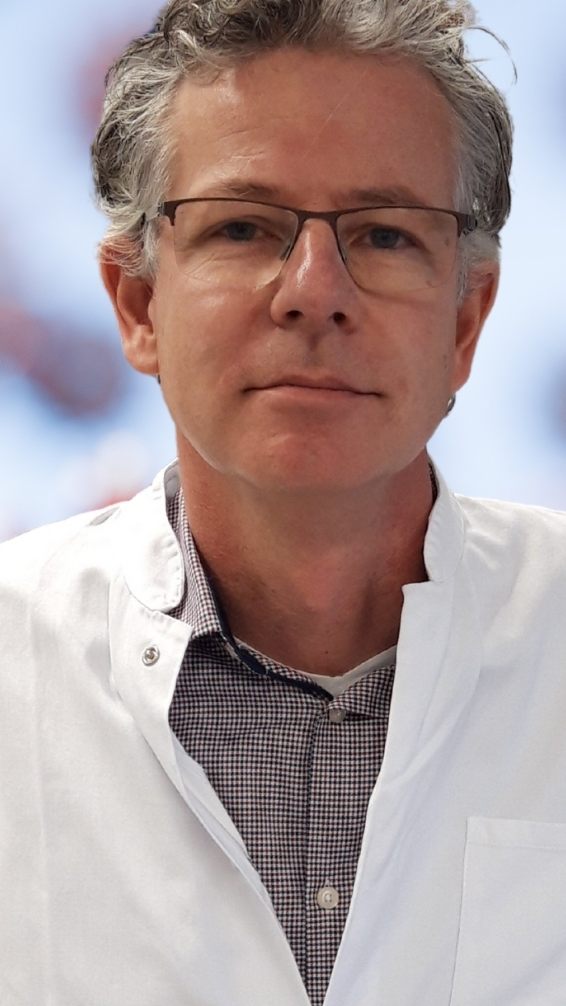 Priv.-Doz. Dr. Dr. Axel Mündlein, Leiter des VIVIT Instituts Dornbirn, informiert auf VOL.AT über die Corona-Impfung.