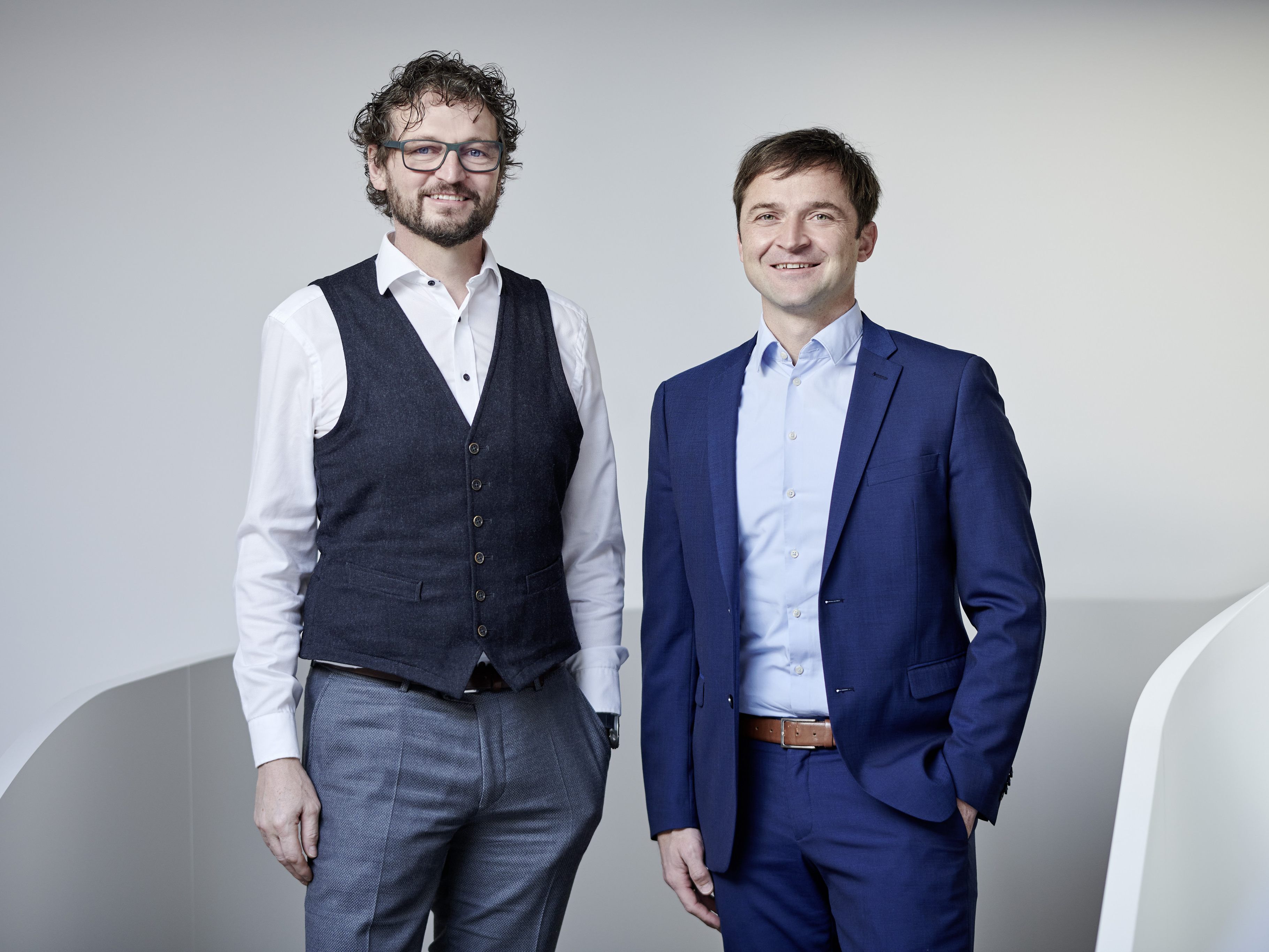 Christof Moosbrugger (links) entlässt das Instrumenten-Management unter der Leitung von Peter Schoissengeier in die Selbstständigkeit.