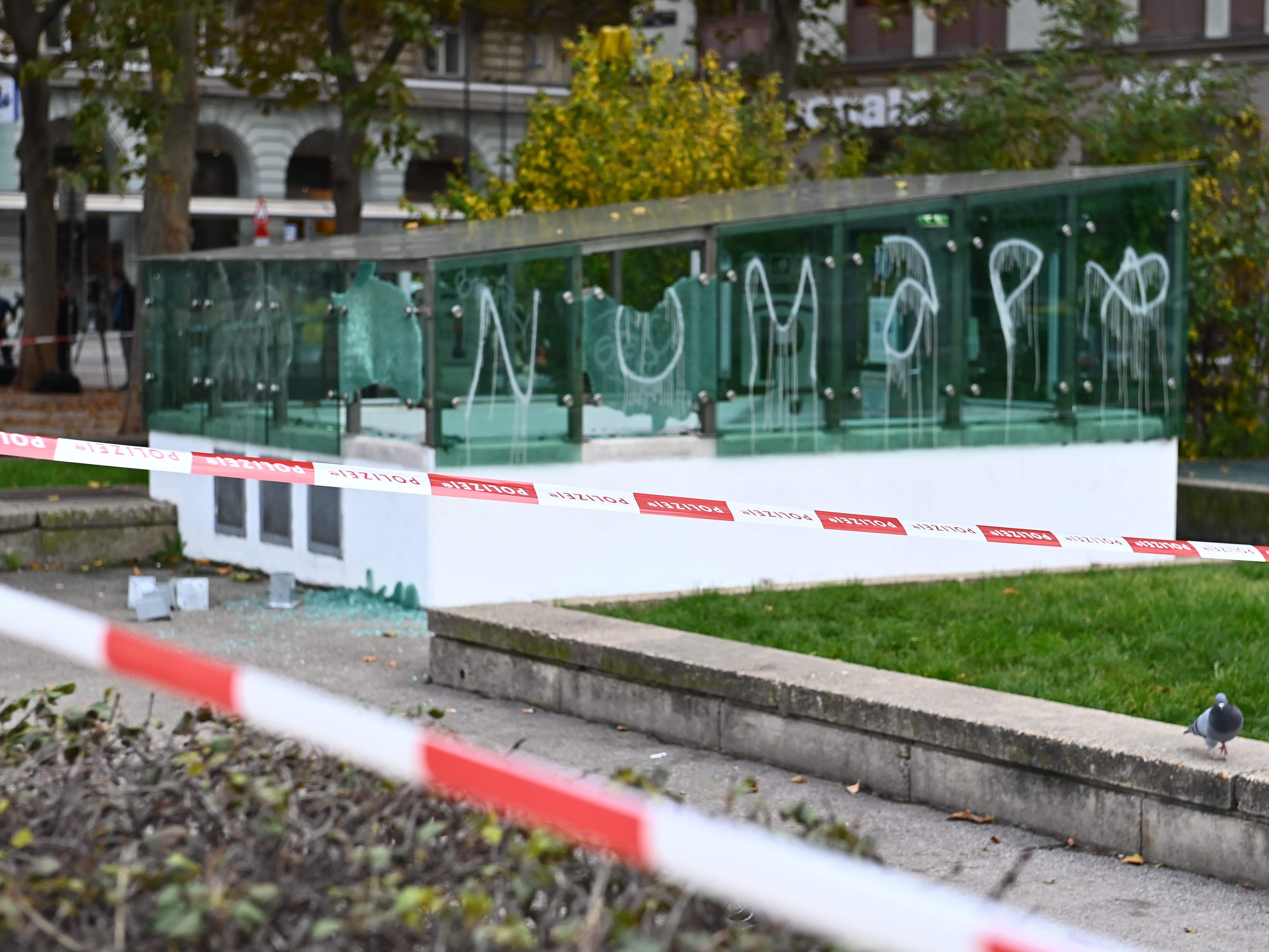 Der Attentäter warf vor der Tat wohl sein Handy weg. Der Attentäter warf vor der Tat wohl sein Handy weg.