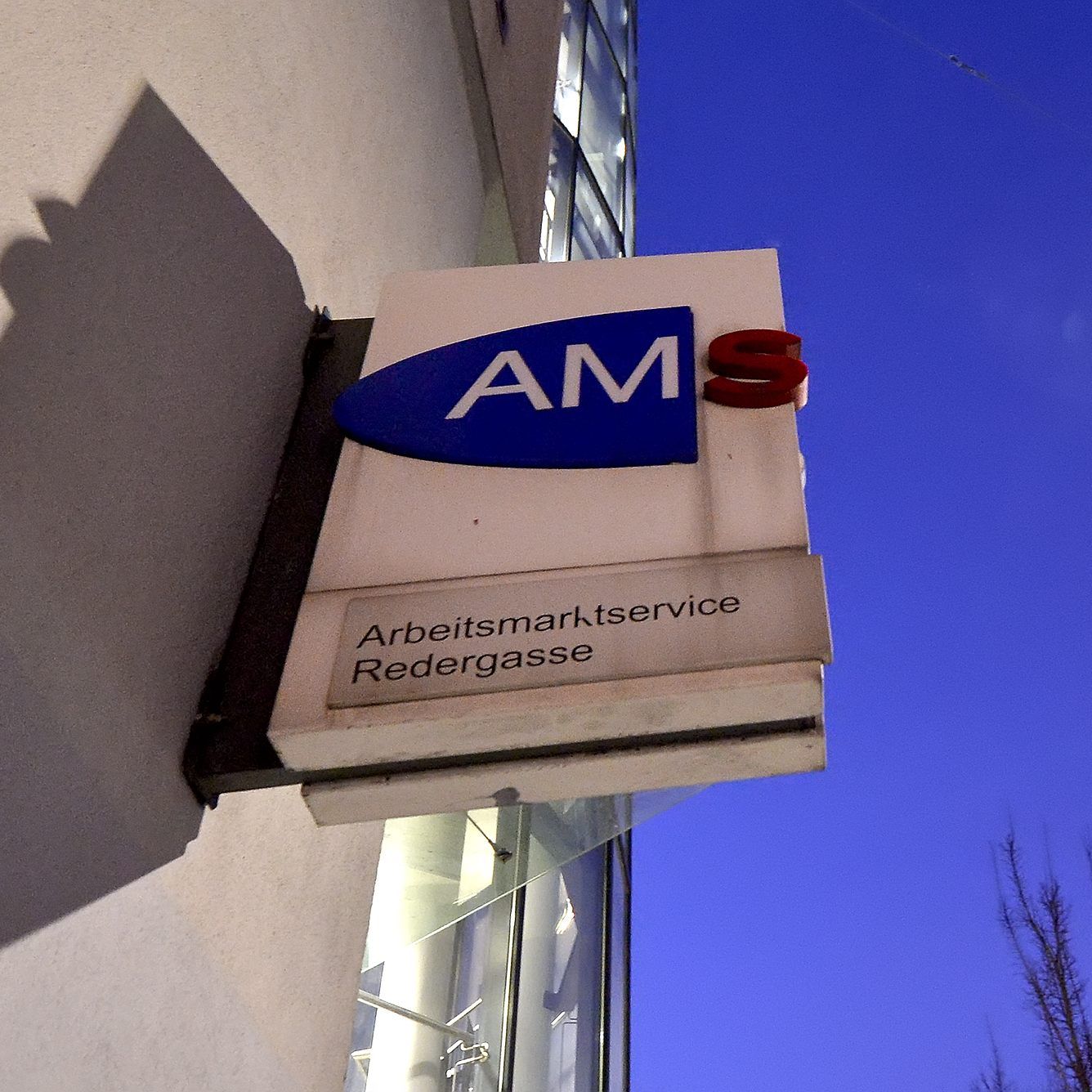 Ein Algorithmus soll beim AMS Jobchancen ausrechnen.