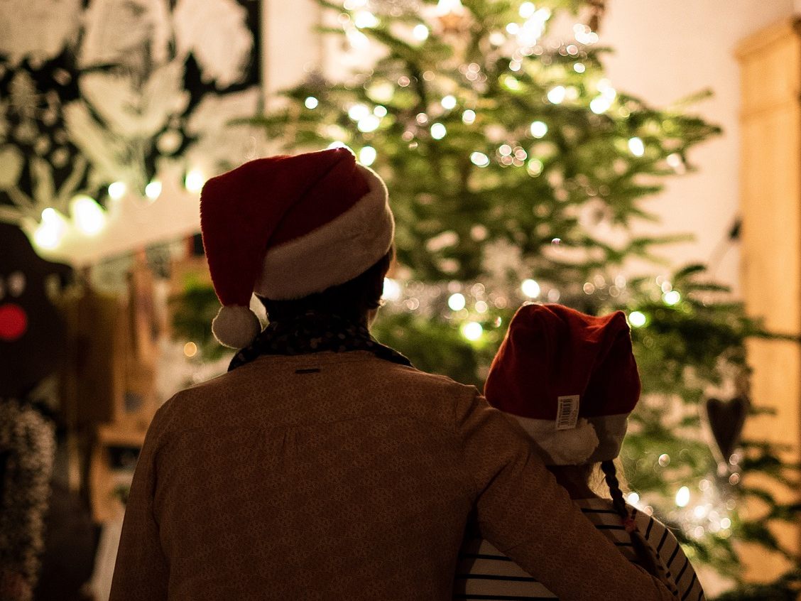 Ein Christbaum in der Wohnung kann sich positiv auf das Wohlbefinden auswirken. Ein Christbaum in der Wohnung kann sich positiv auf das Wohlbefinden auswirken.