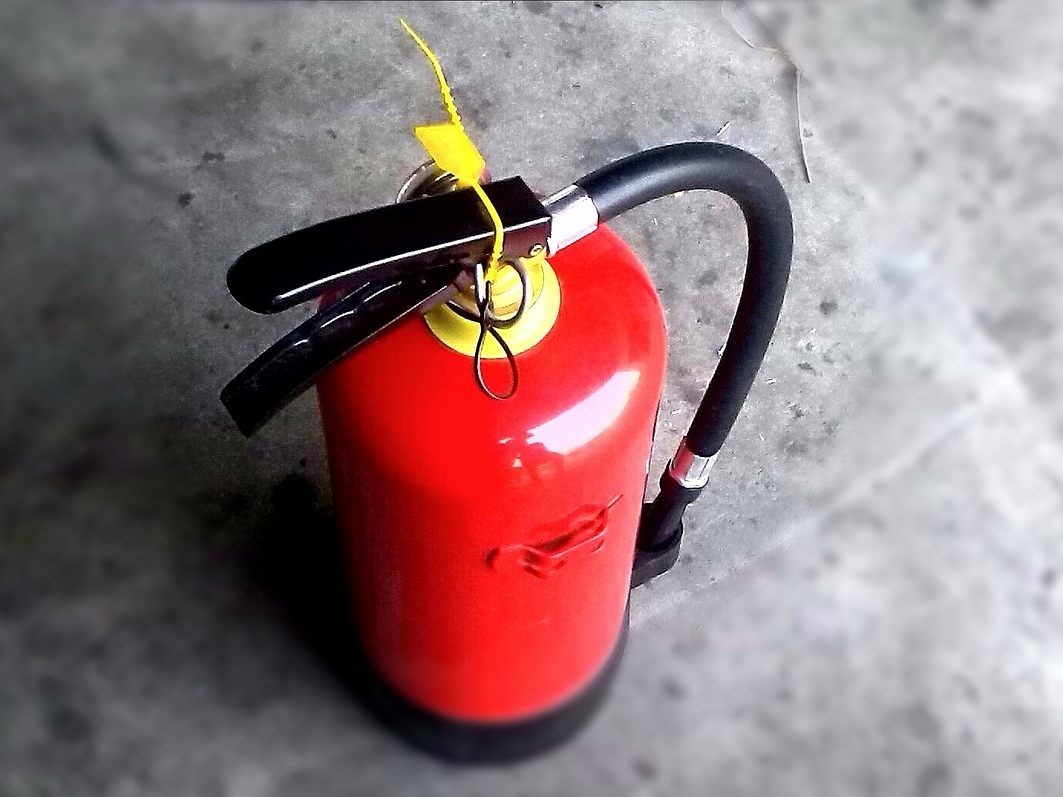 Nur die Hälfte der Haushalte hat einen Feuerlöscher zu Hause. Nur die Hälfte der Haushalte hat einen Feuerlöscher zu Hause.