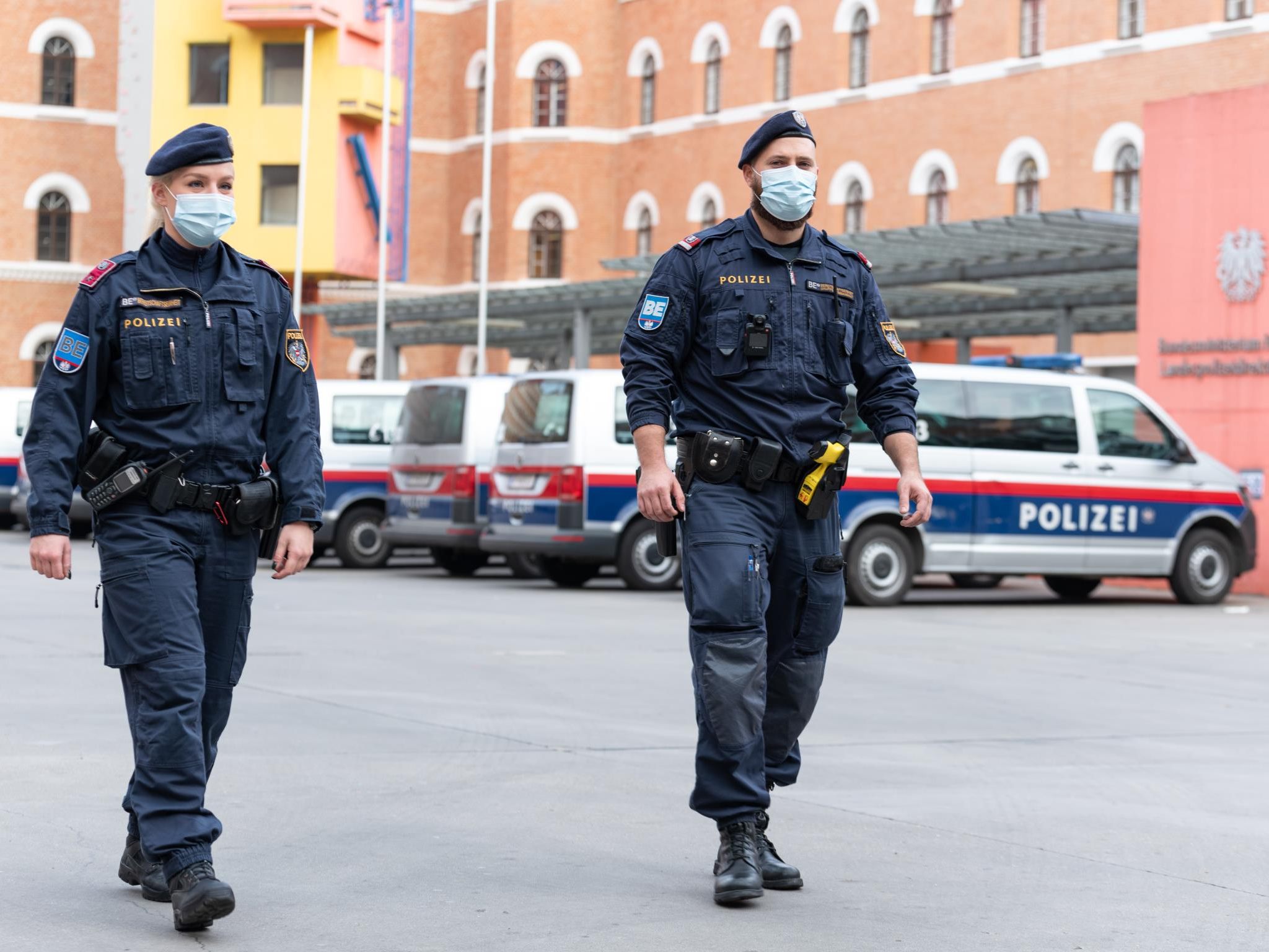 Die Wiener Polizei griff einen Mann auf, der sich unrechtmäßig in Österreich aufhielt Die Wiener Polizei griff einen Mann auf, der sich unrechtmäßig in Österreich aufhielt