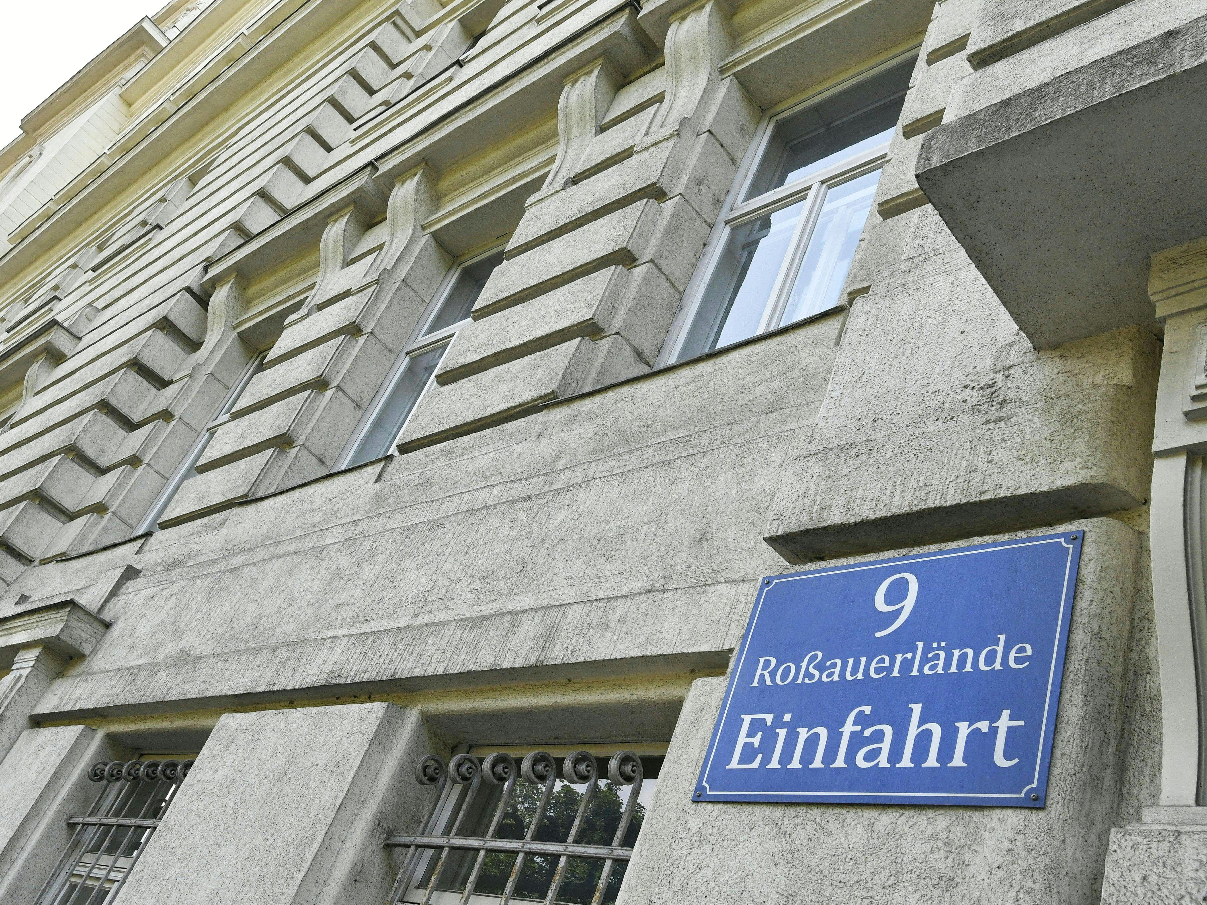 Vor dem Polizeianhaltezentrum nahe der Rossauer Lände wurde heute protestiert.