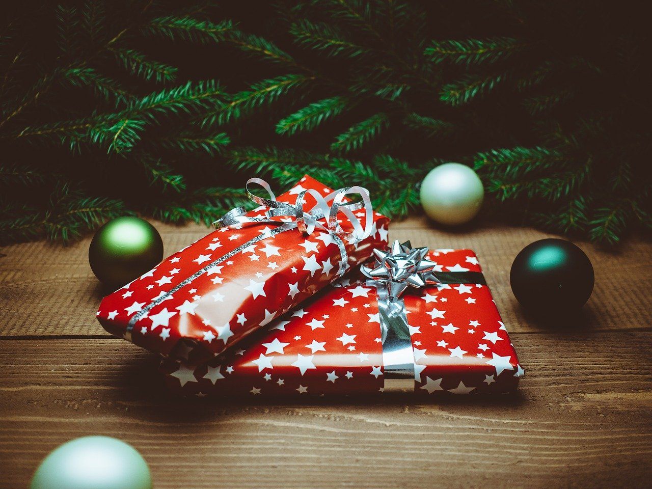 Weihnachtsgeschenke: Jeder Vierte schenkt heuer weniger als sonst. Weihnachtsgeschenke: Jeder Vierte schenkt heuer weniger als sonst.