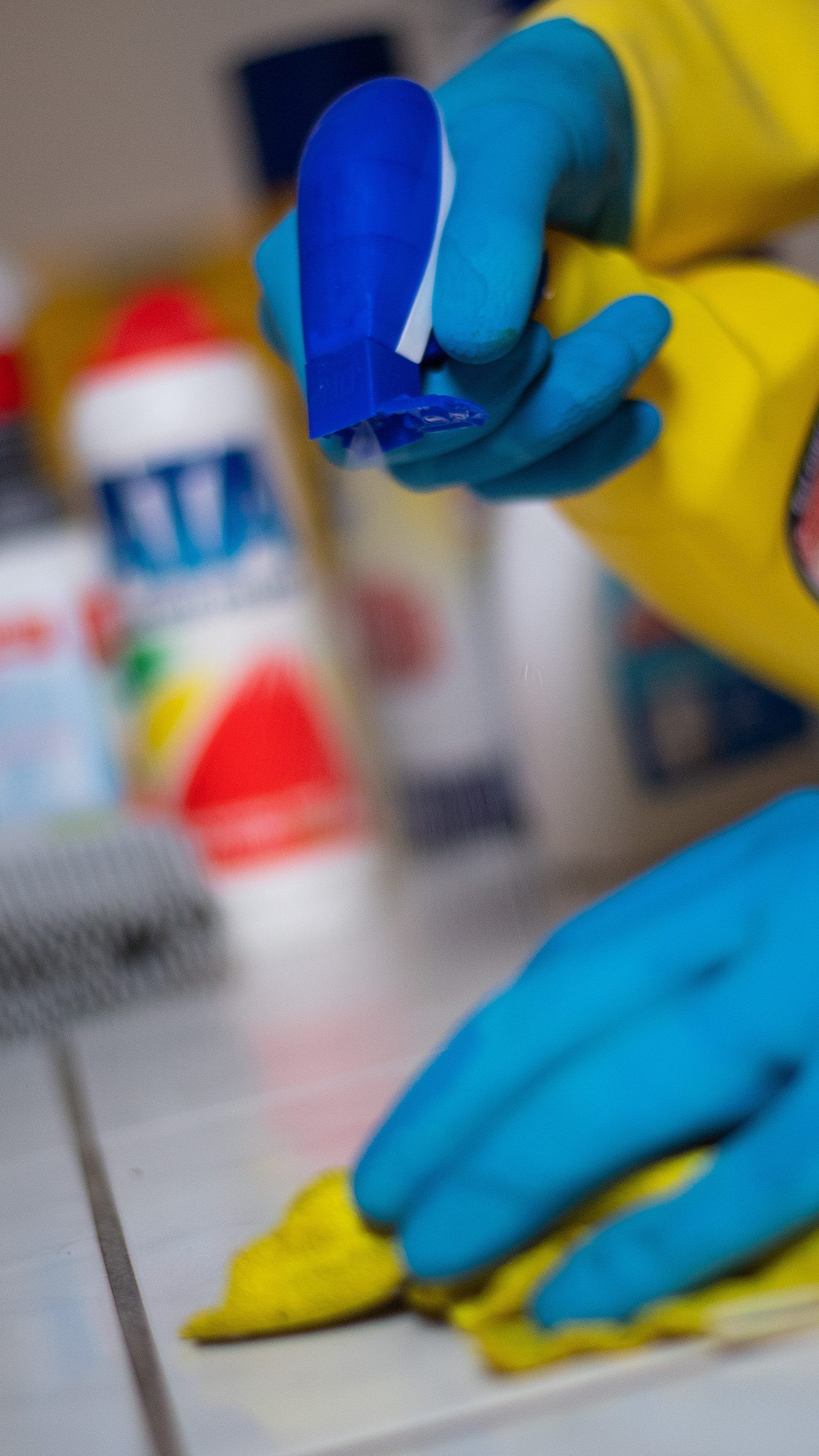 Besonders in "systemrelevanten Jobs" gibt es viele prekär Beschäftigte.