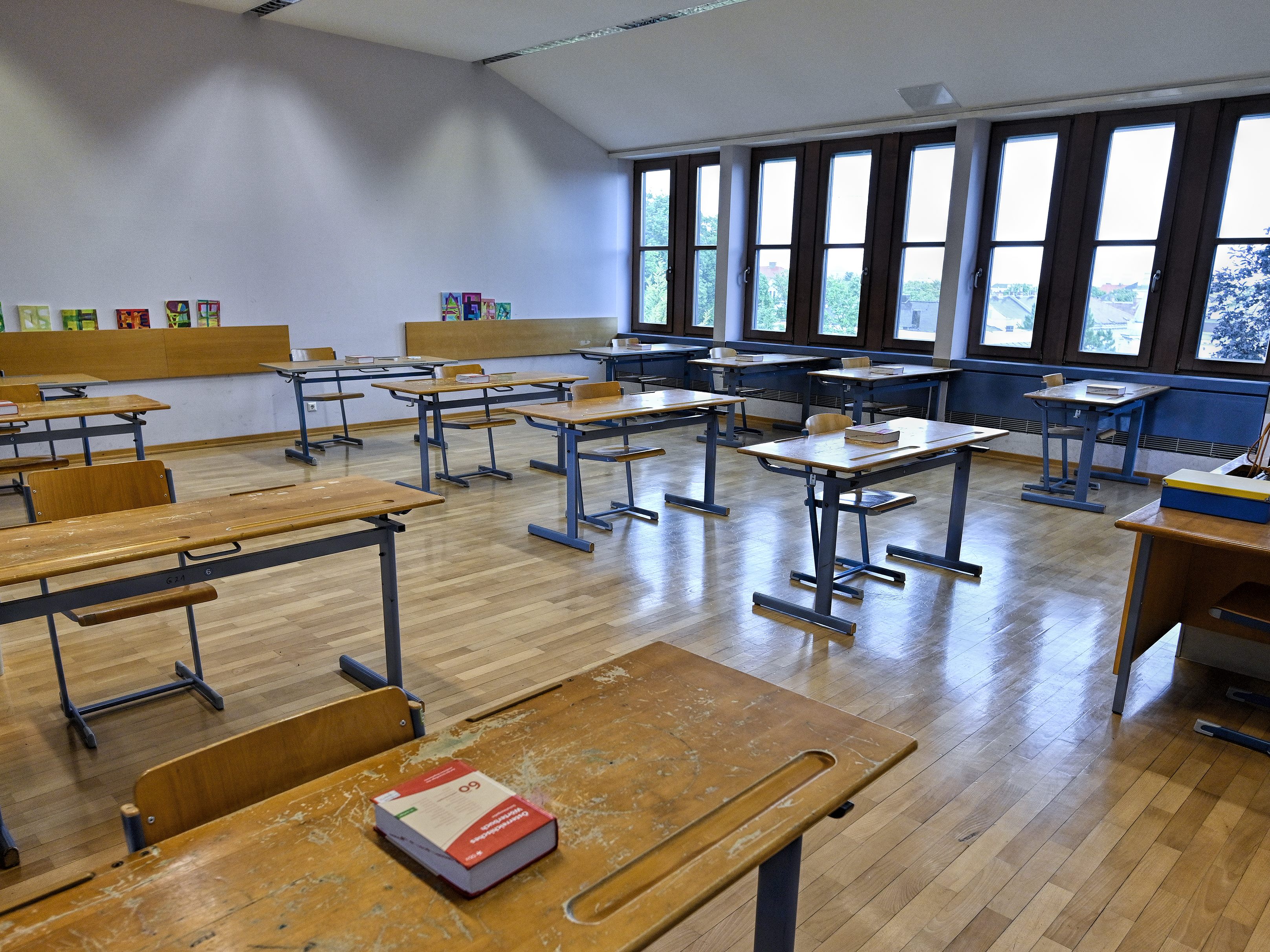 Wer zu Weihnachten seine Großeltern besucht, ist noch lange nicht entschuldigt. Wer zu Weihnachten seine Großeltern besucht, ist noch lange nicht entschuldigt.