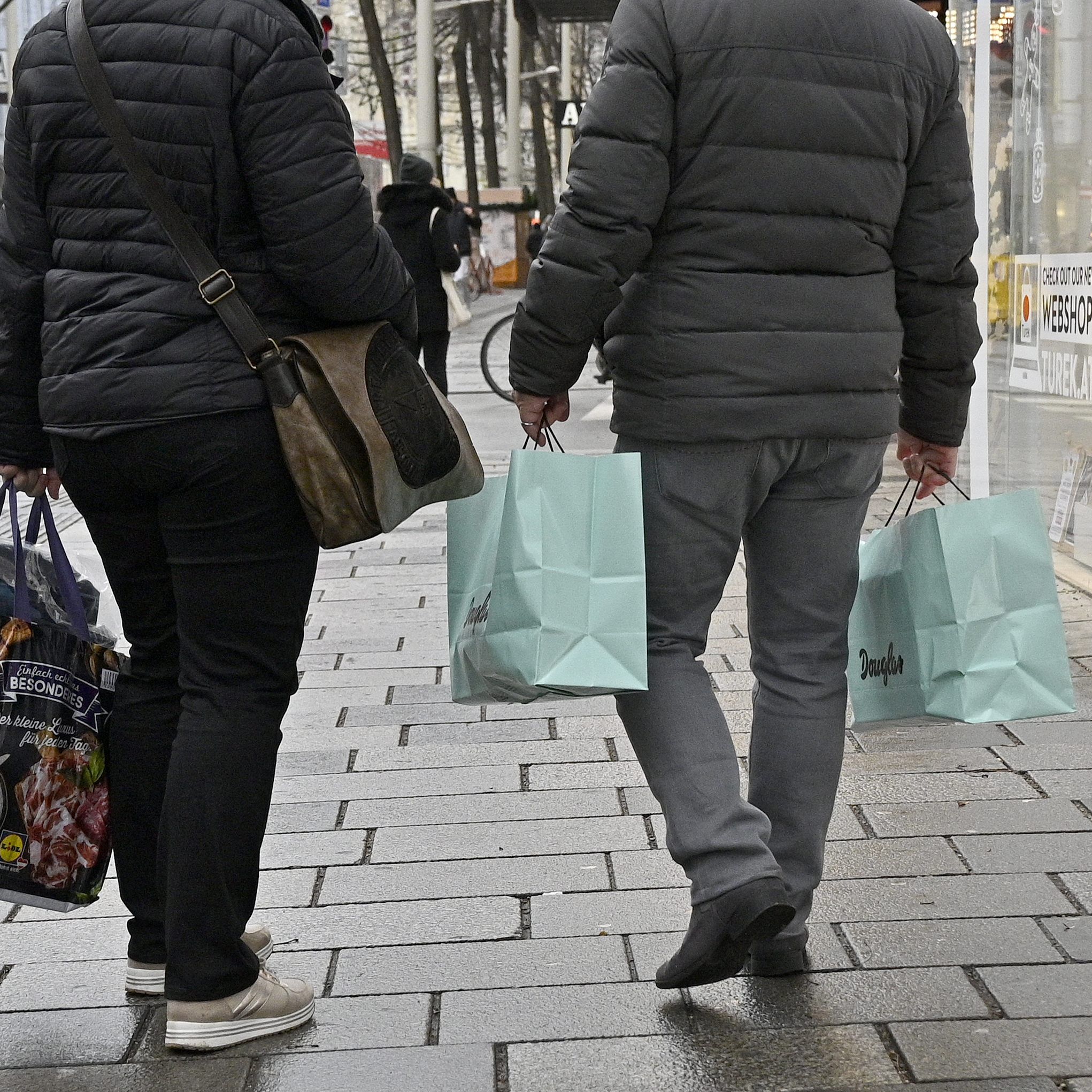 Bundeskanzler Sebastian Kurz rät dazu, die Weihnachtseinkäufe auf mehrere Tage aufzuteilen.