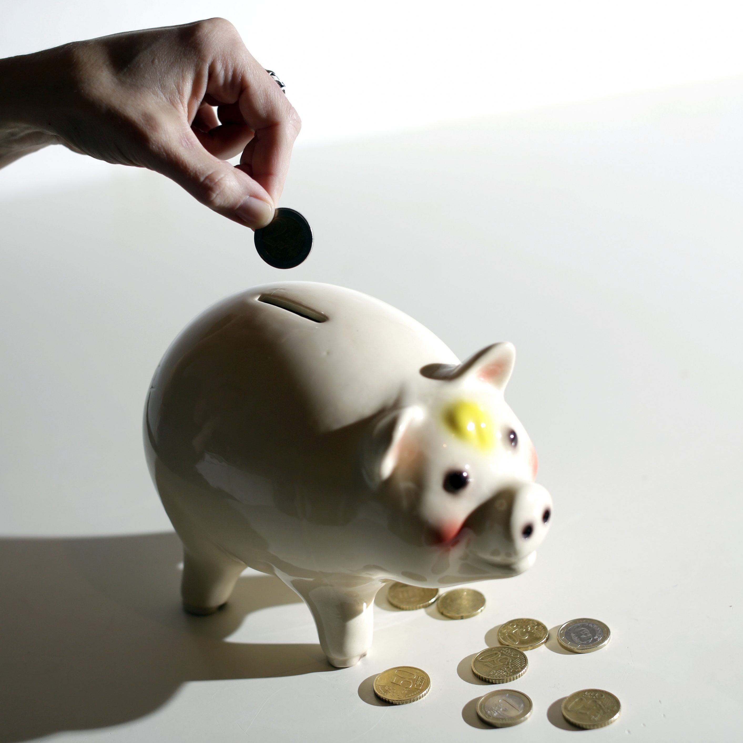 Wer noch Arbeit hat, geht mit seinem Geld sparsam um.