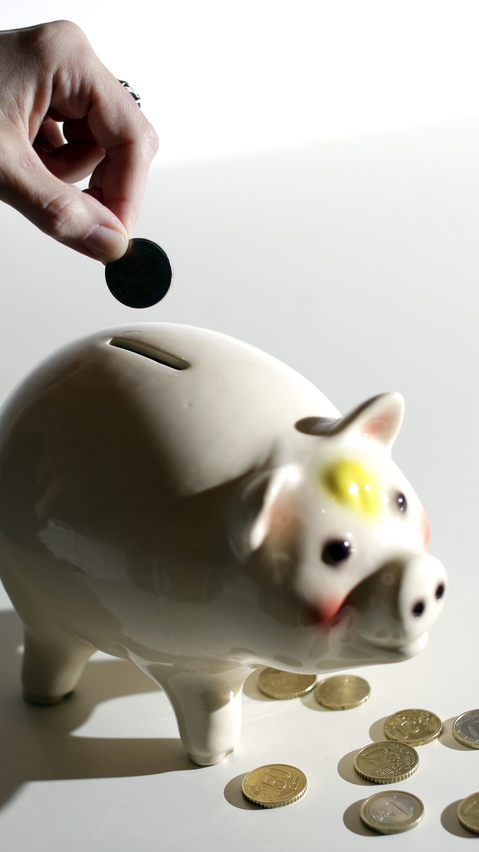 Wer noch Arbeit hat, geht mit seinem Geld sparsam um.