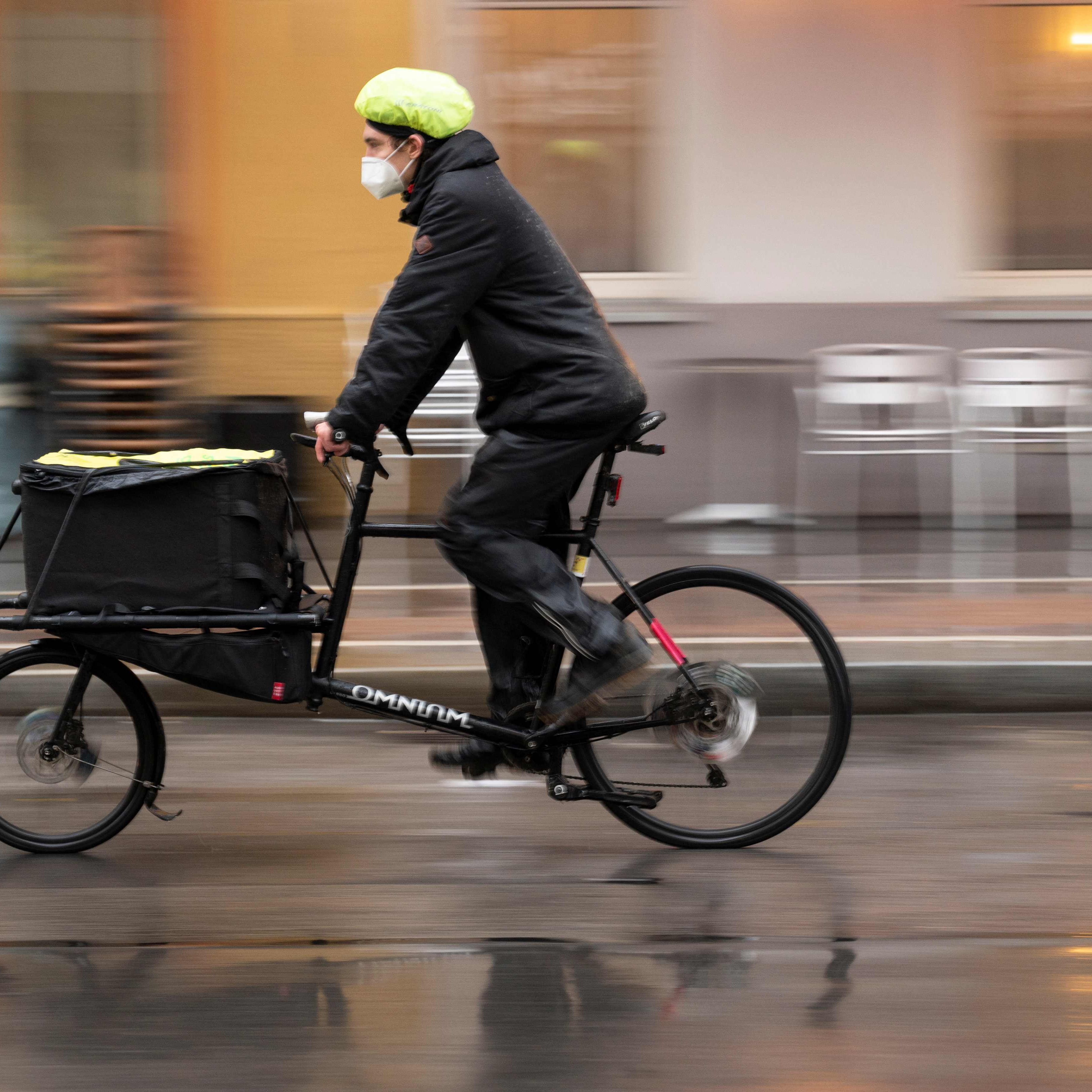Die Veloce-Kuriere transportieren auch die Covid-19-Tests in Wien.