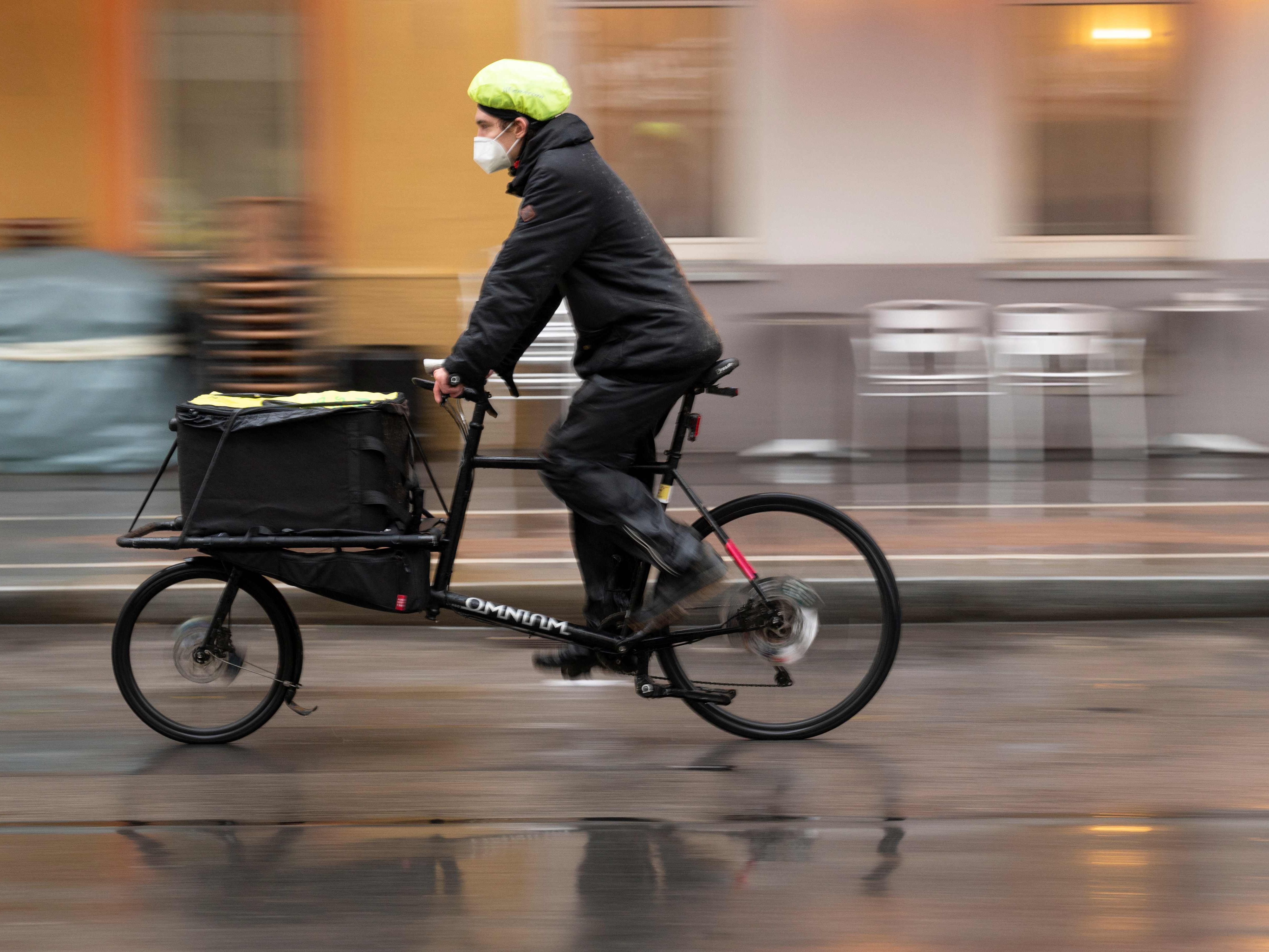 Die Veloce-Kuriere transportieren auch die Covid-19-Tests in Wien.