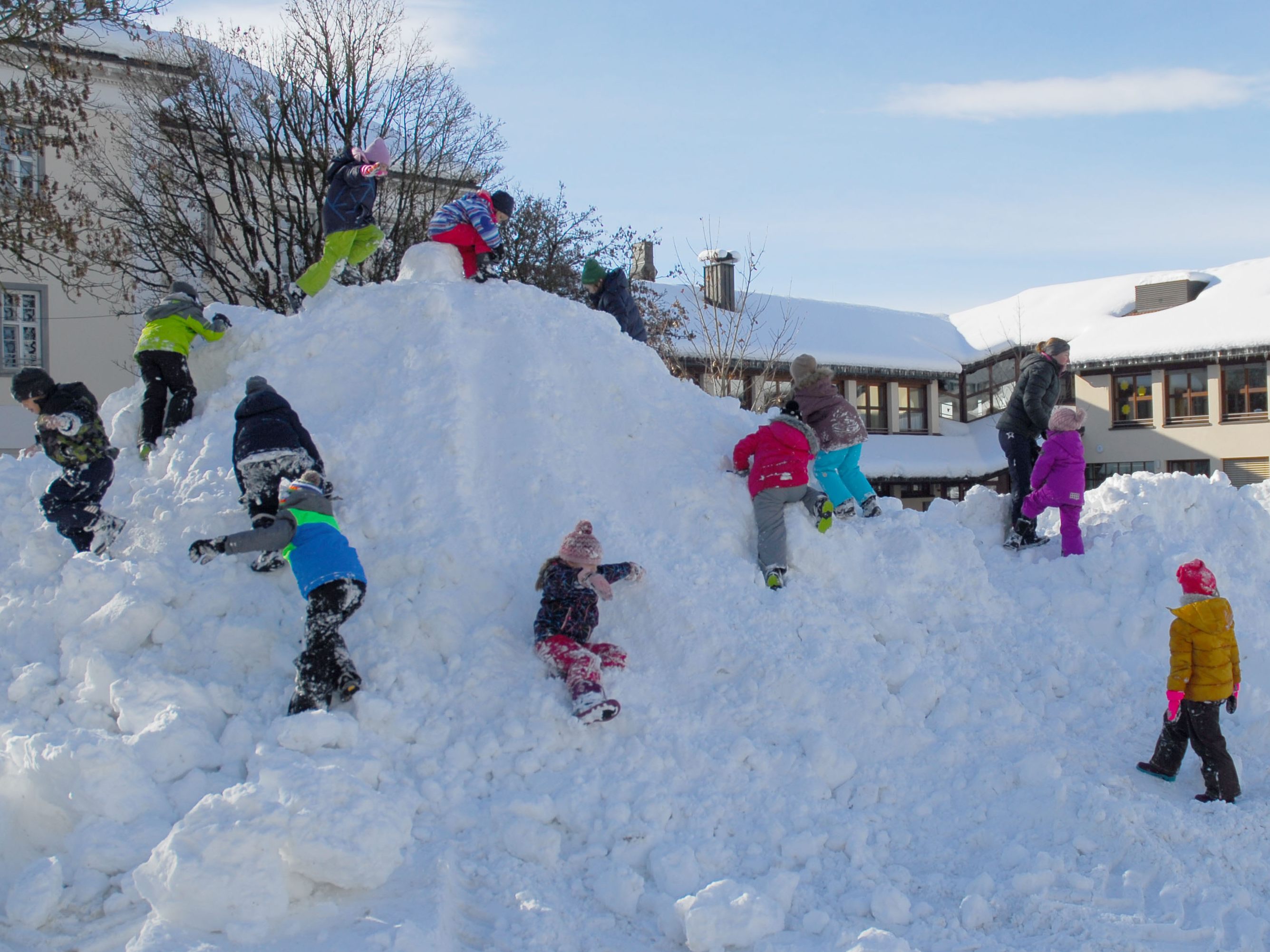 Schneespielhügel am Marktplatz Schneespielhügel am Marktplatz