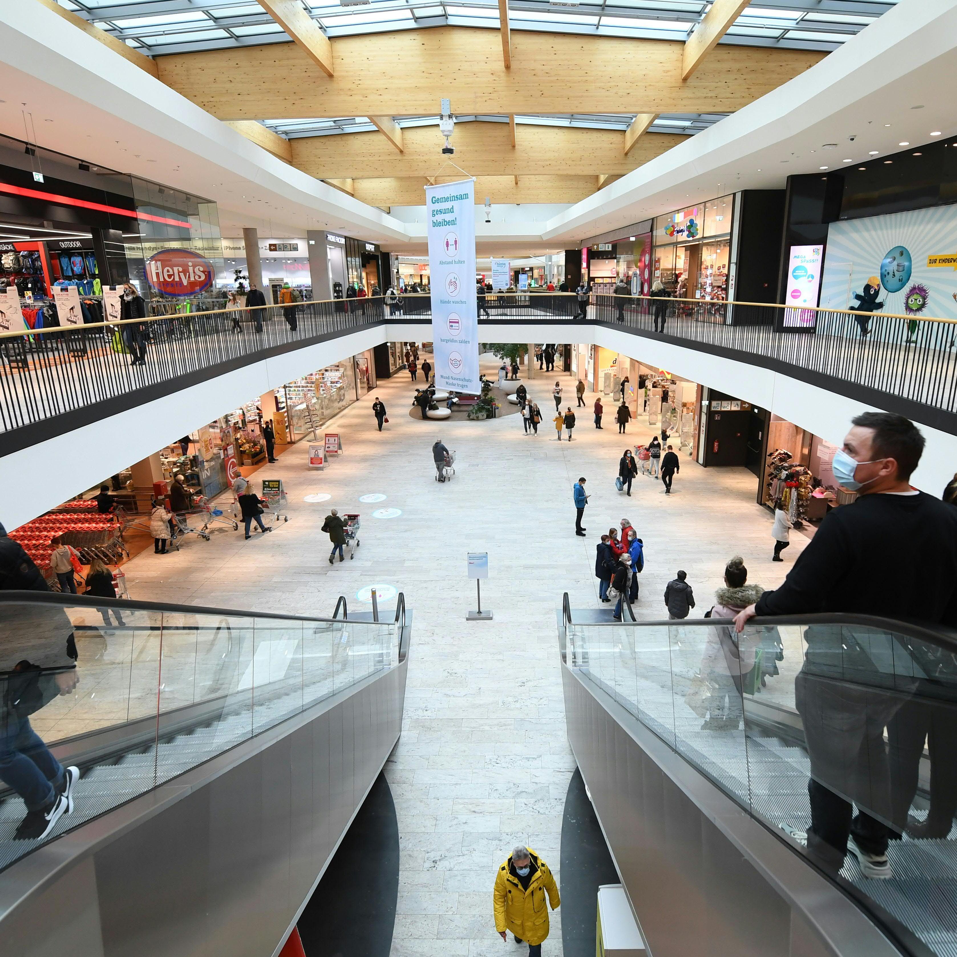 Nur mehr 14 Prozent sind dafür, dass die Geschäfte geschlossen bleiben.