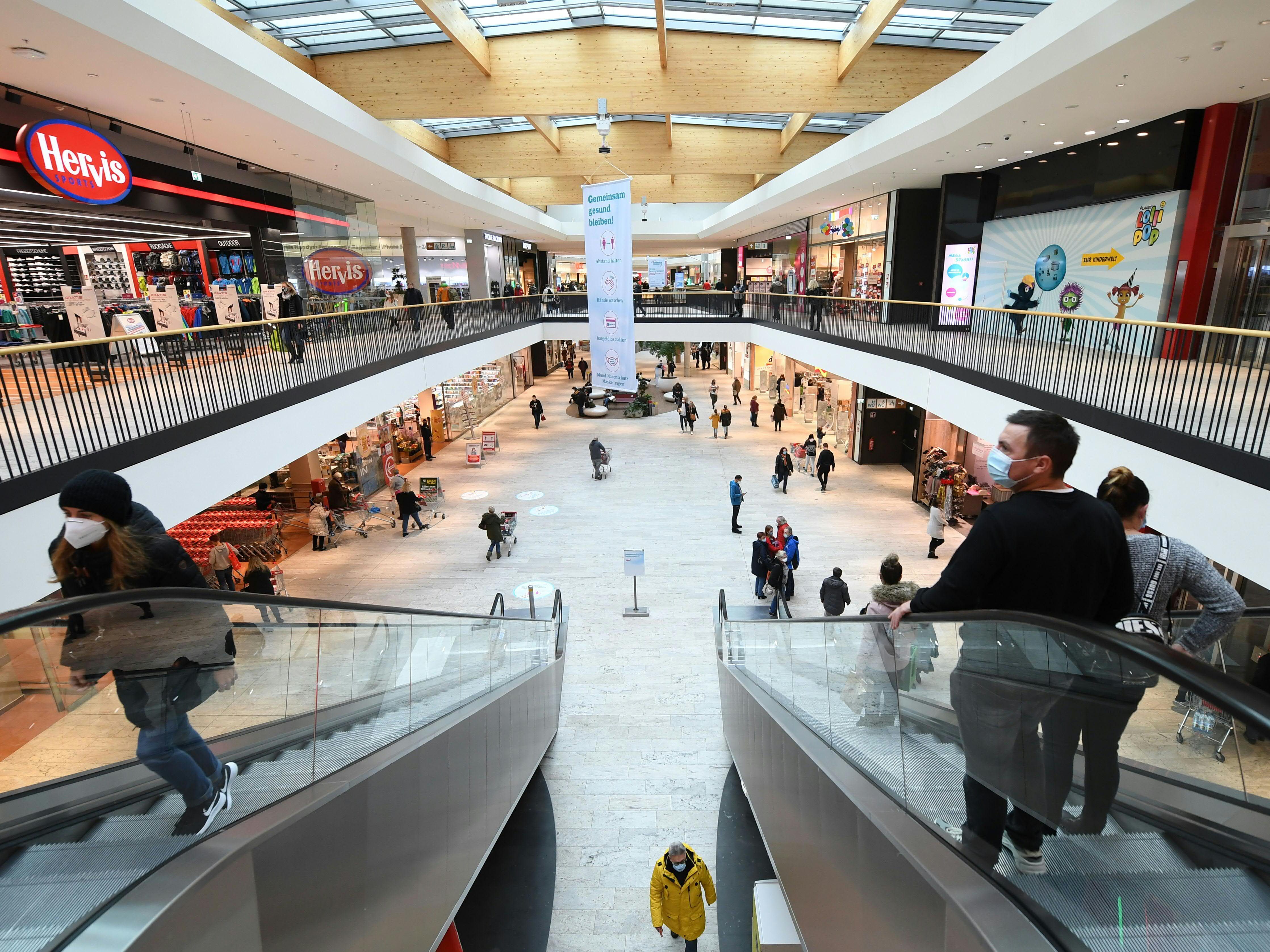 Nur mehr 14 Prozent sind dafür, dass die Geschäfte geschlossen bleiben. Nur mehr 14 Prozent sind dafür, dass die Geschäfte geschlossen bleiben.