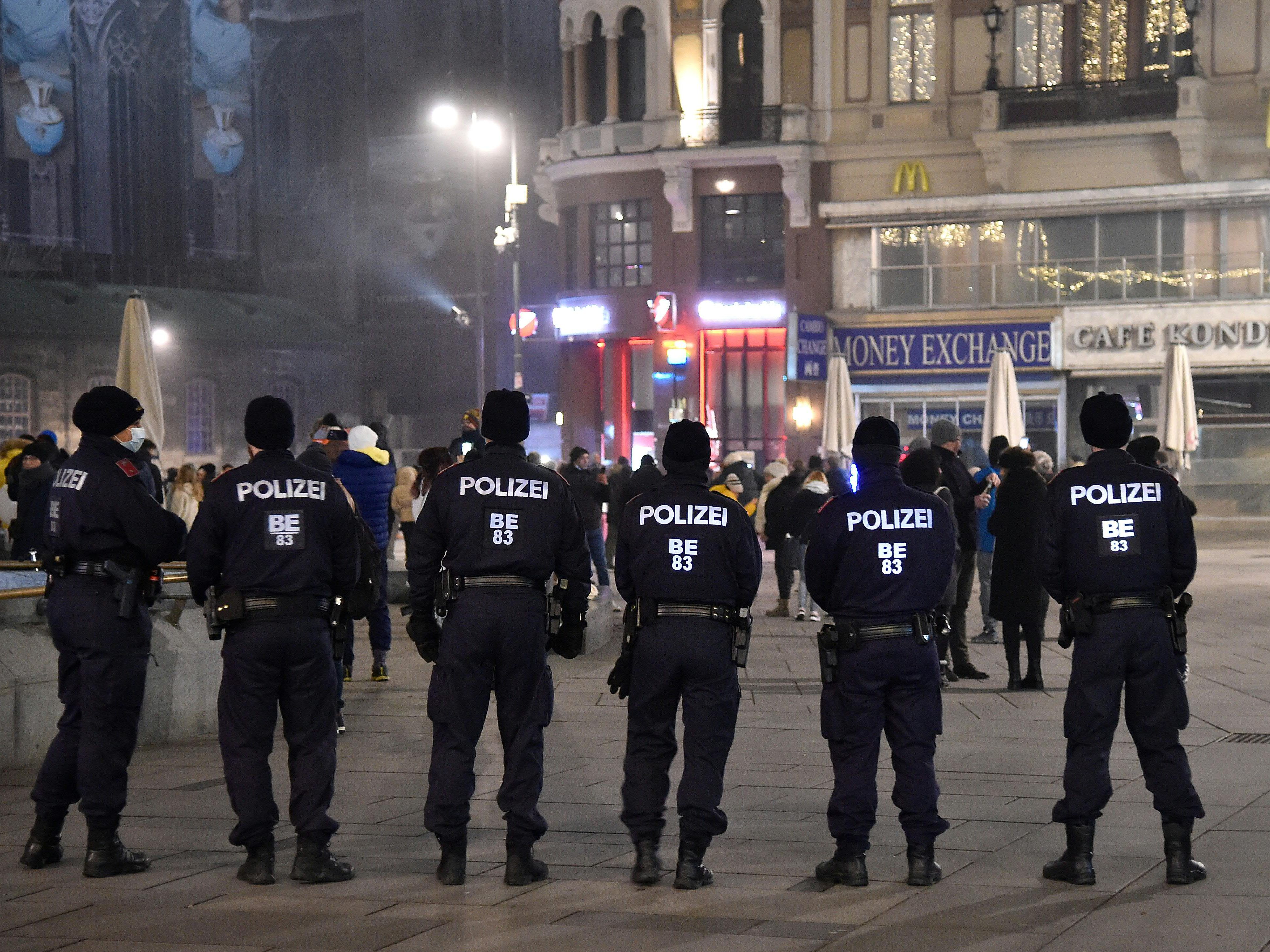 In Wien-Favoriten sollen in der Silvesternacht Polizisten attackiert worden sein. In Wien-Favoriten sollen in der Silvesternacht Polizisten attackiert worden sein.