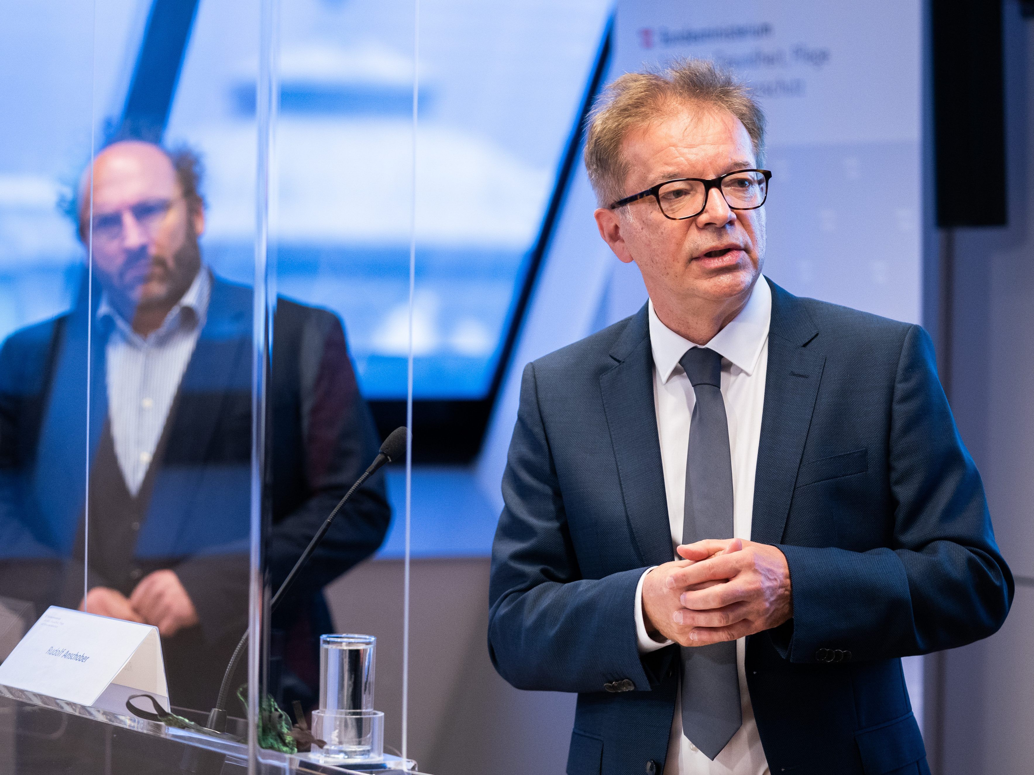 Pressekonferenz über die bisherigen Erkenntnisse zur Virus-Variante B.1.1.7.