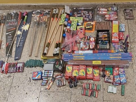Der Mann und die zwei Burschen aus Wien zündeten zu Silvester mehrere Feuerwerke.