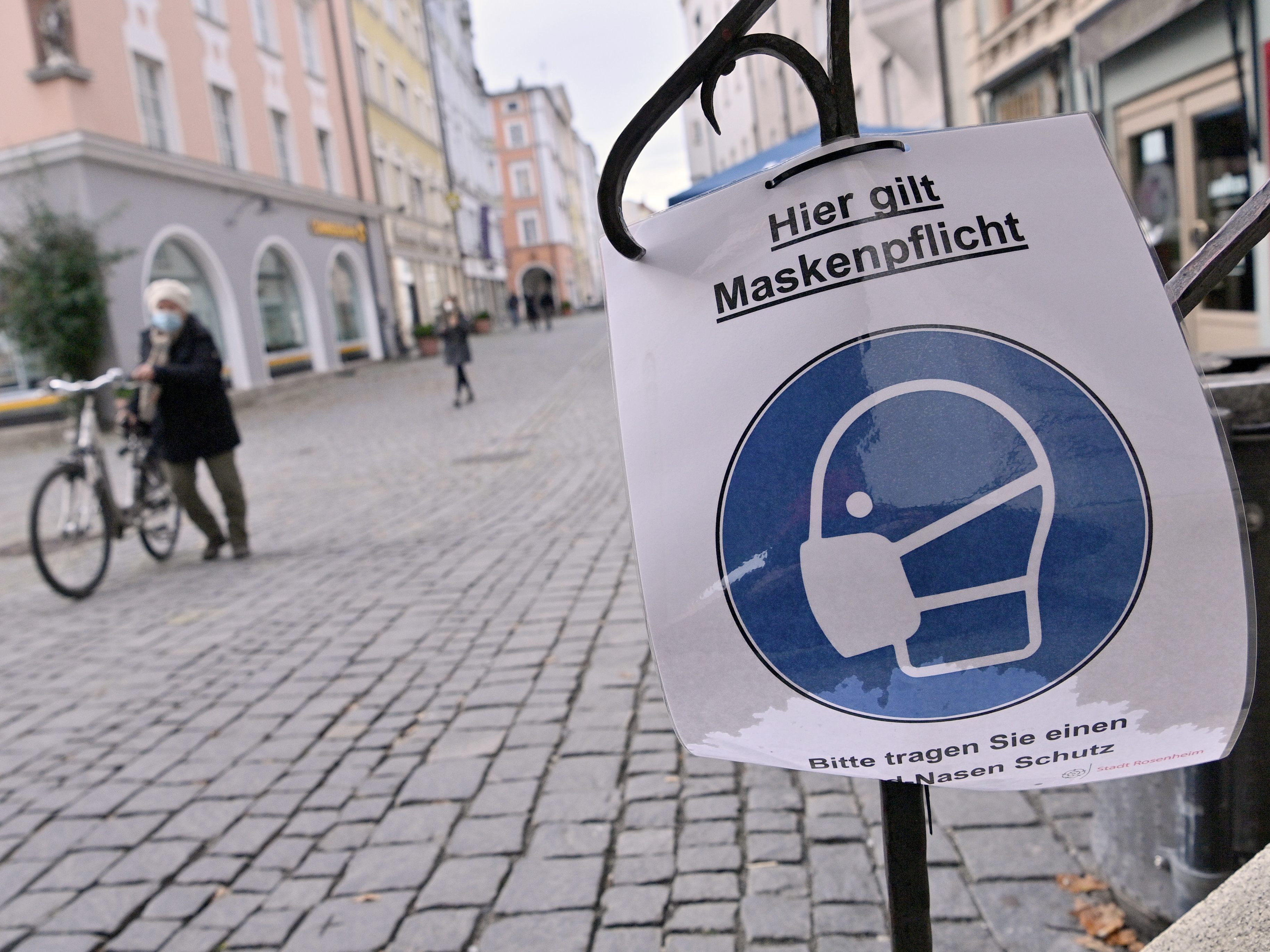 Die Teilnehmer wurden mehrmals auf die Maskenpflicht hingewiesen. Die Teilnehmer wurden mehrmals auf die Maskenpflicht hingewiesen.
