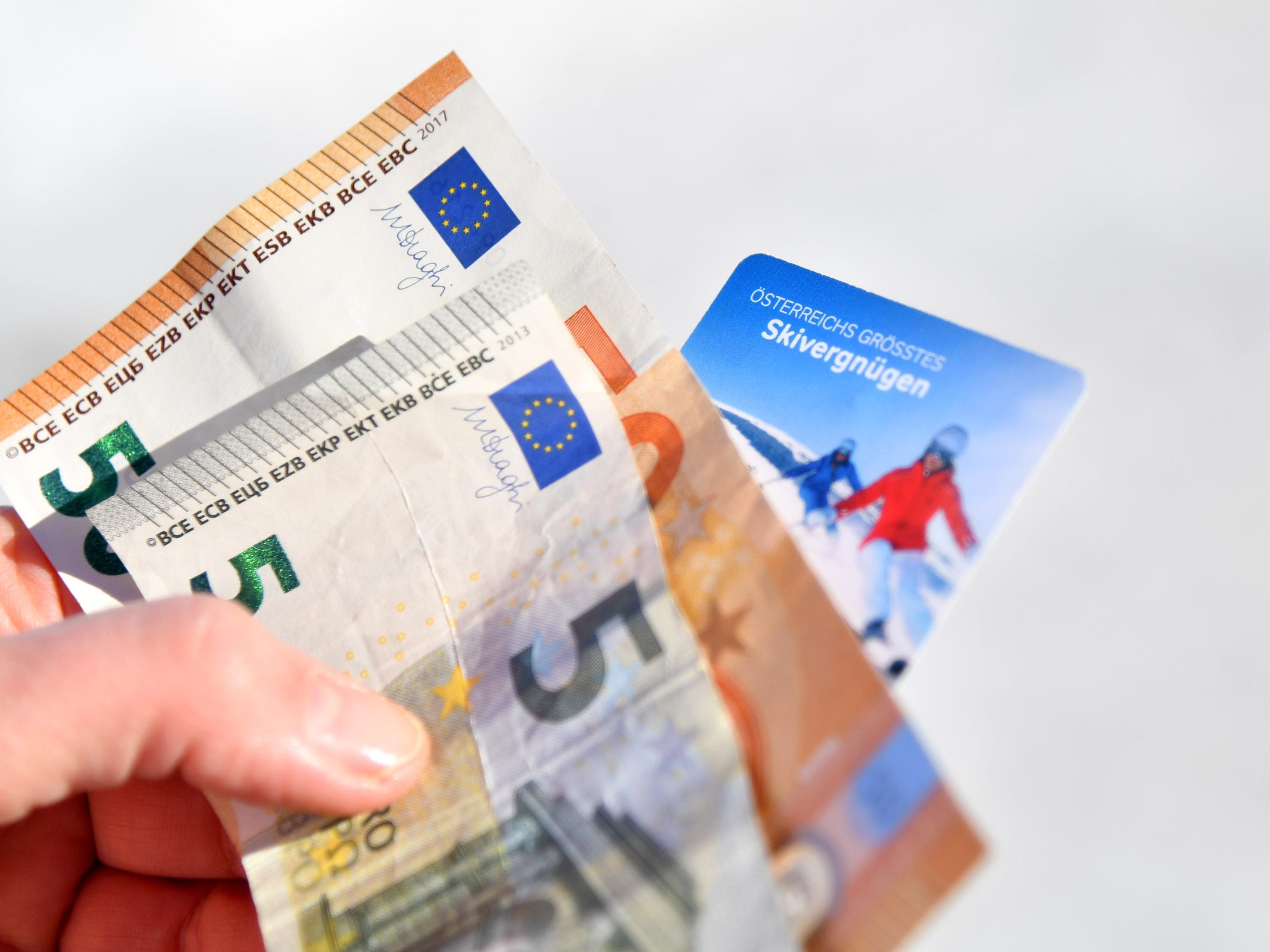 Viele Skigebiete verkauften ihre Liftkarten heuer online.