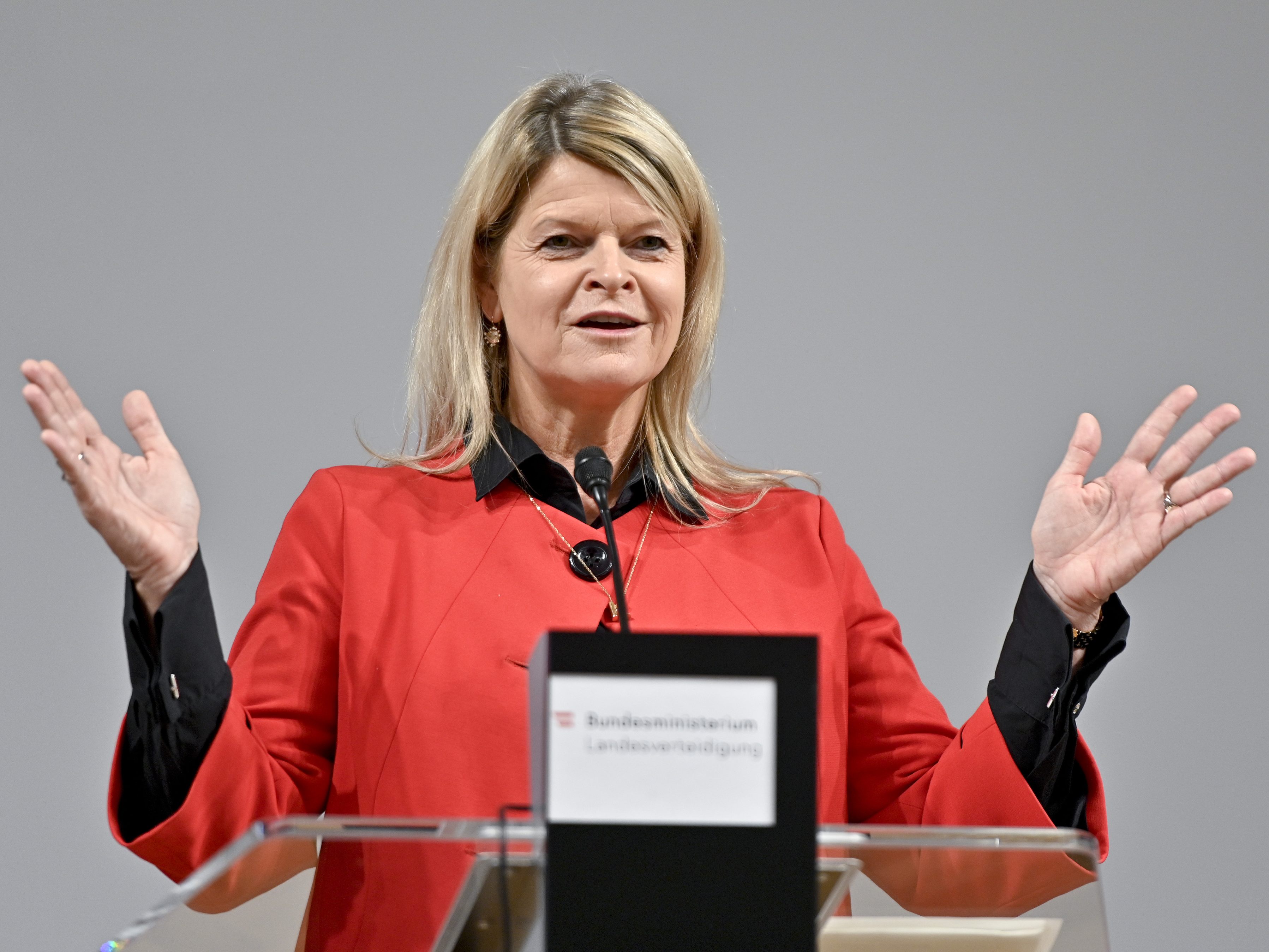 Tanner will mehr Geld fürs Heer. Tanner will mehr Geld fürs Heer.