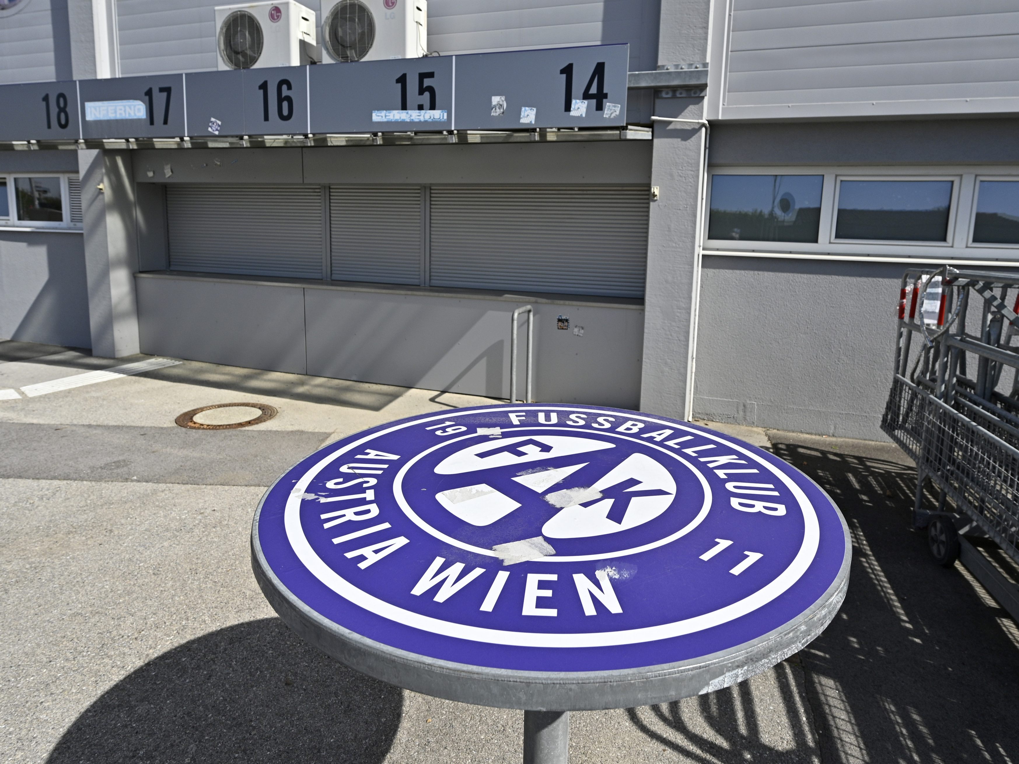 Die Wiener Austria hat nur wenige Tage vor dem Frühjahresauftakt in der Fußball-Bundesliga mit Agim Zeka einen neuen Offensivmann verpflichtet. Die Wiener Austria hat nur wenige Tage vor dem Frühjahresauftakt in der Fußball-Bundesliga mit Agim Zeka einen neuen Offensivmann verpflichtet.