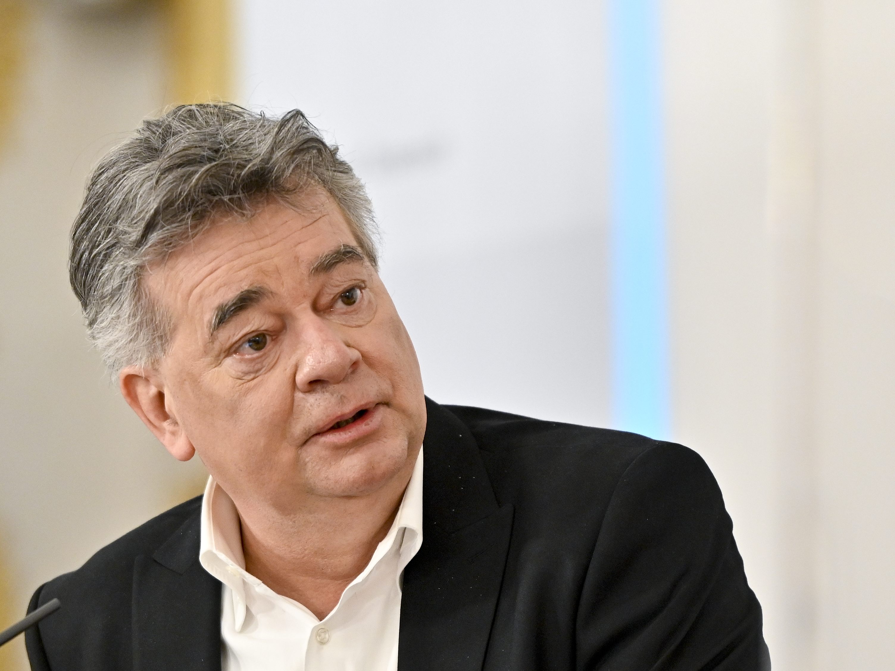 Der Vizekanzler spart nicht mit Kritik in Richtung Innenminister Nehammer. Der Vizekanzler spart nicht mit Kritik in Richtung Innenminister Nehammer.