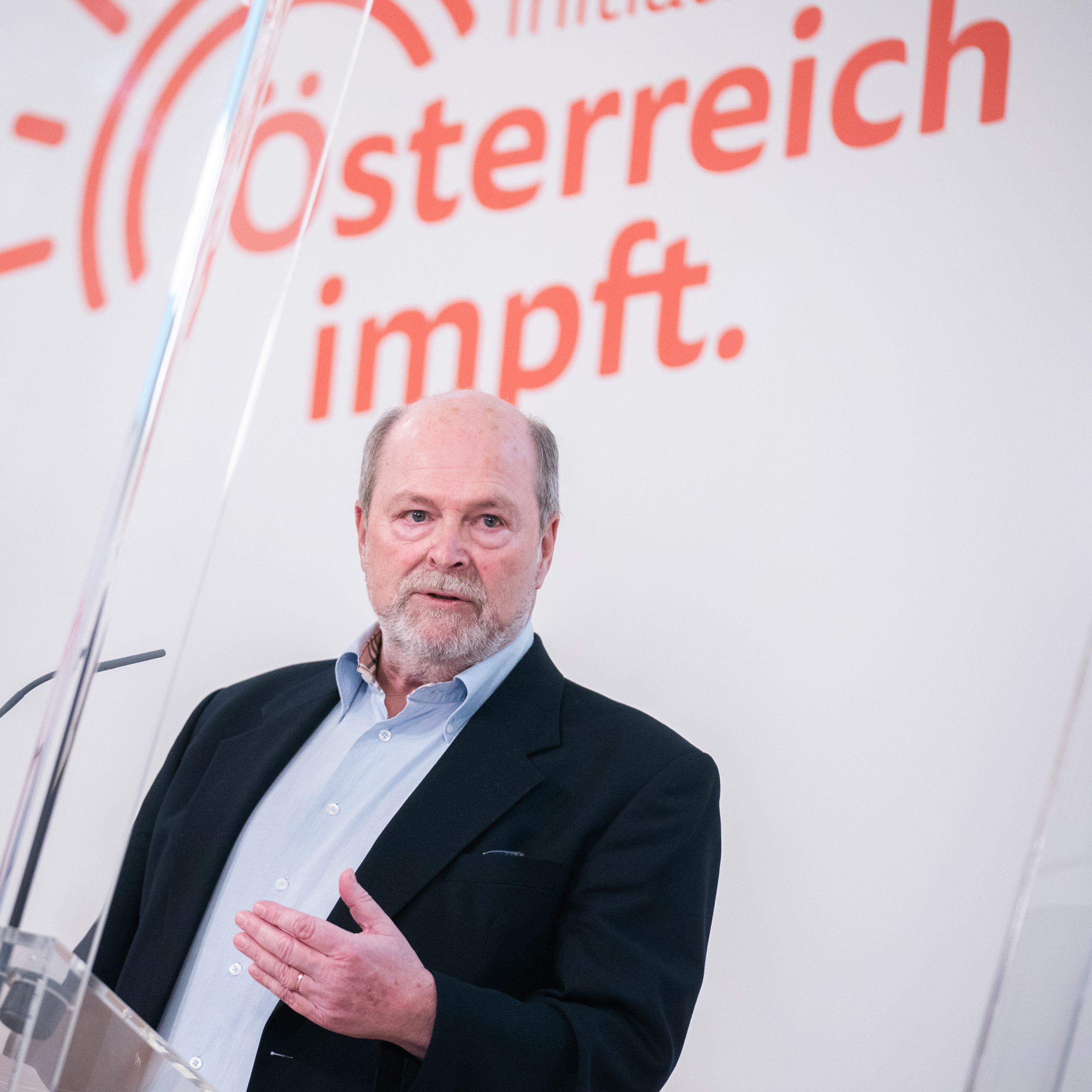 Fünf hochrangige Mediziner der Initiative "Österreich impft" forderten im Rahmen einer PK dazu auf, sich gegen das Coronavirus impfen zu lassen.